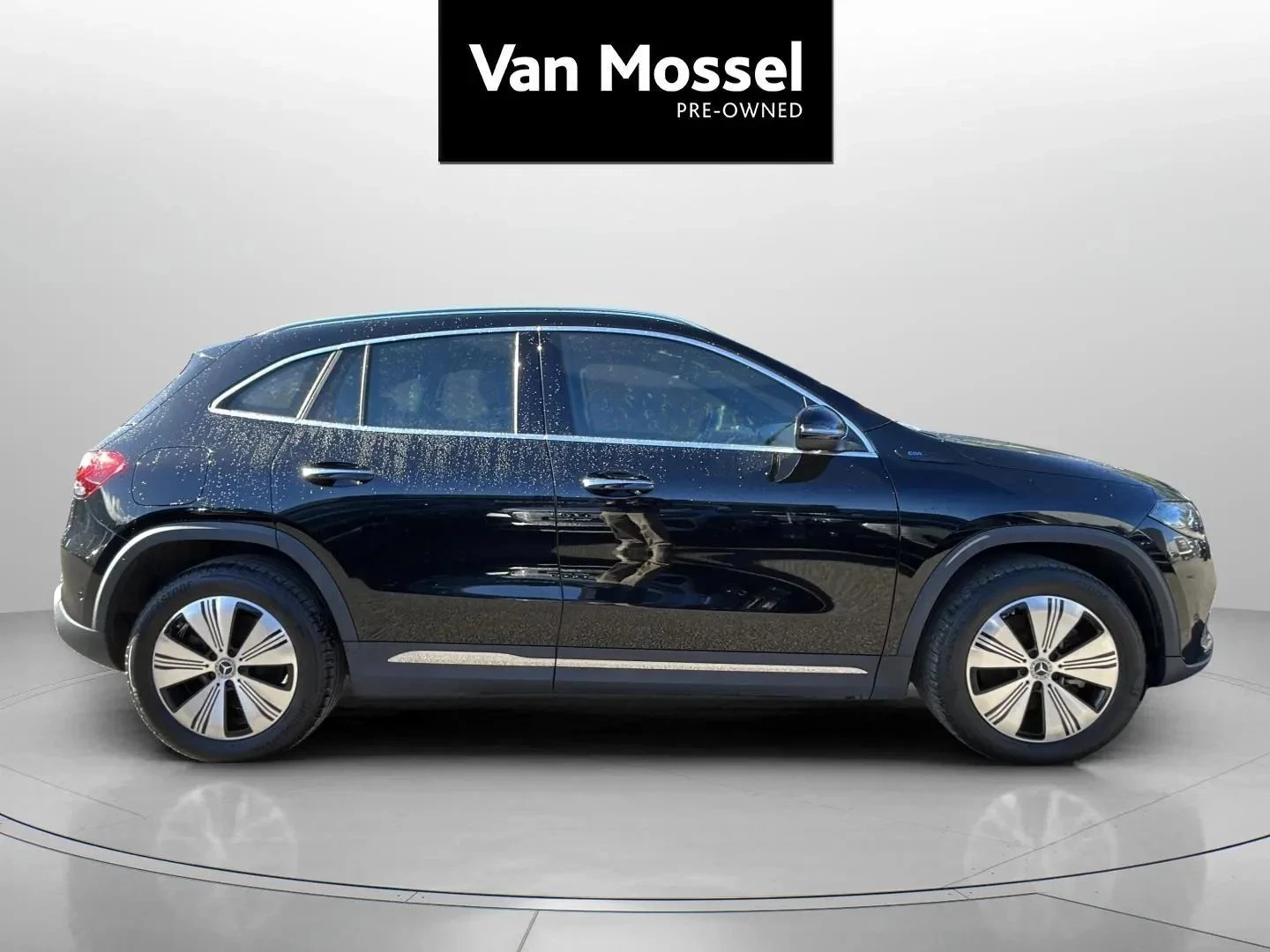 Mercedes-Benz-EQA-image-3