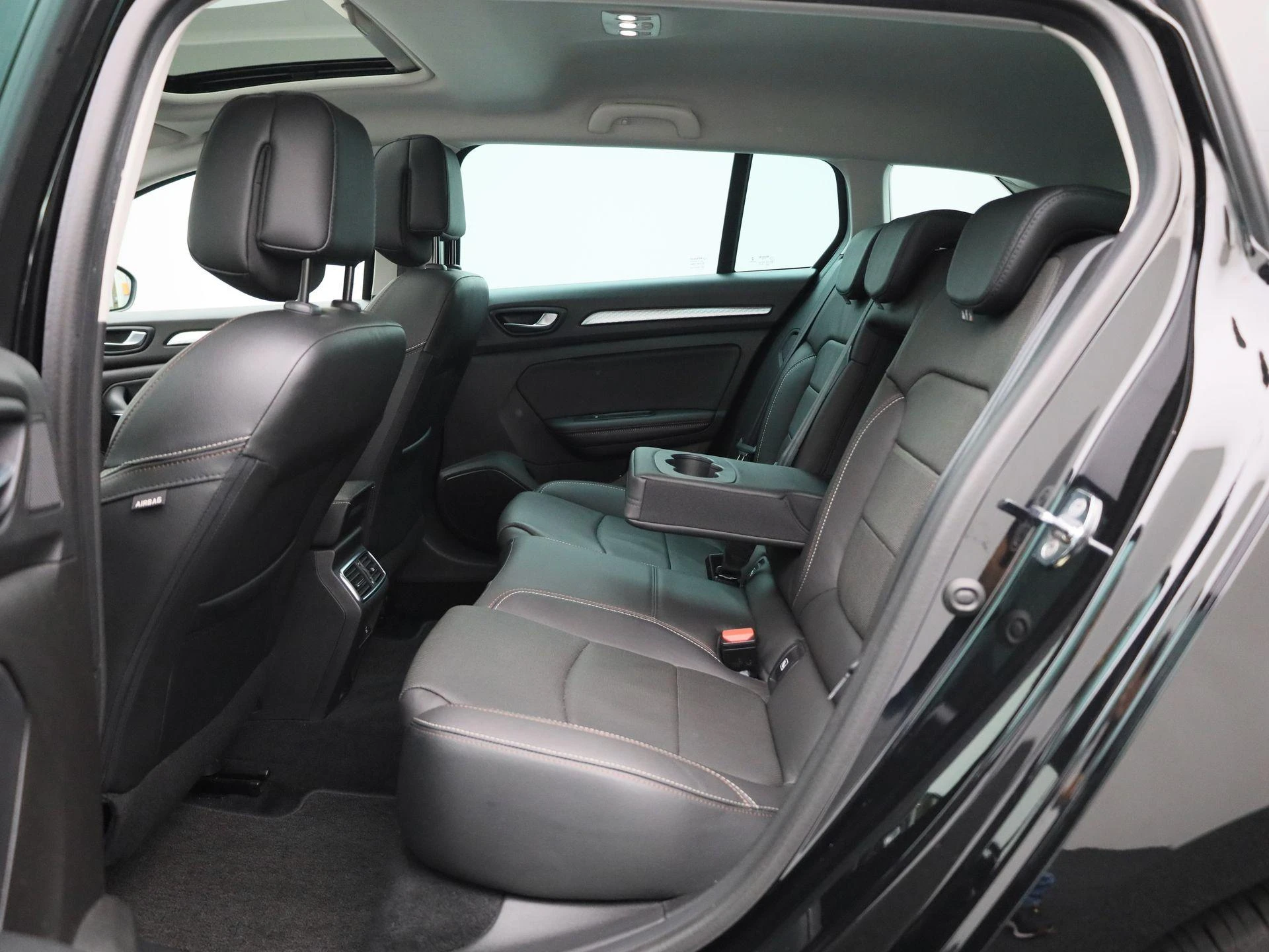 Renault-Megane E-Tech-image-11