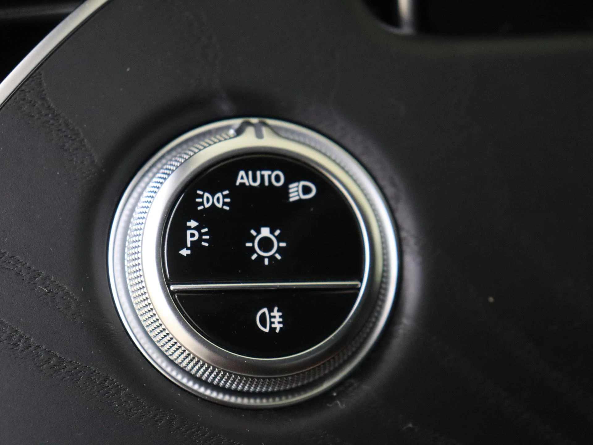 Mercedes-Benz-E-Klasse-image-24