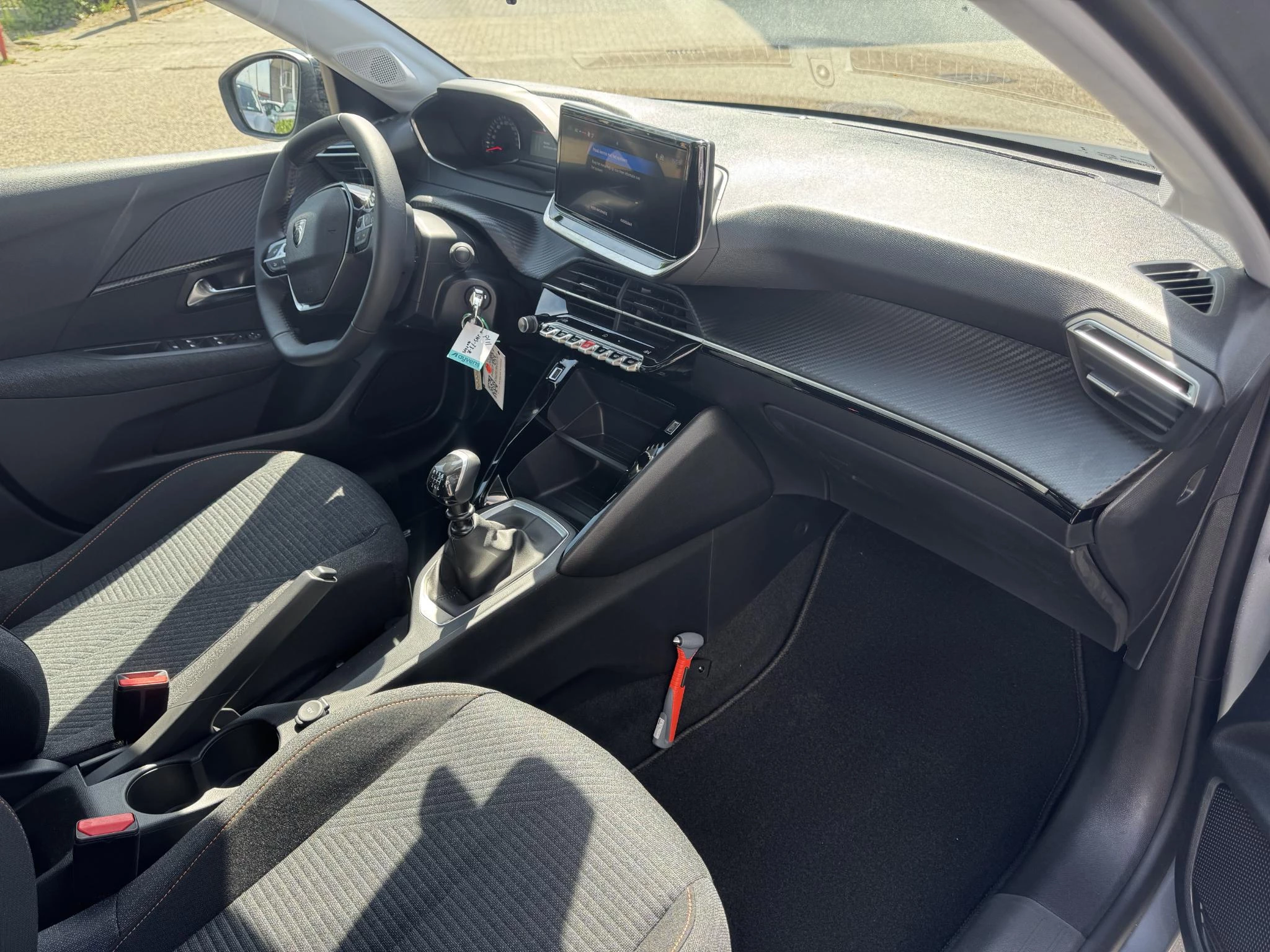 Peugeot-208-image-14