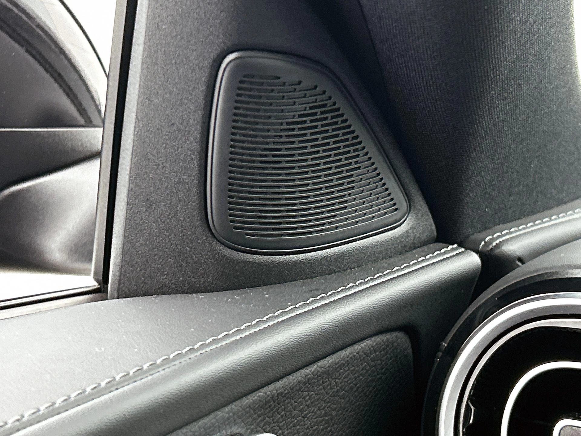 Mercedes-Benz-C-Klasse-image-50