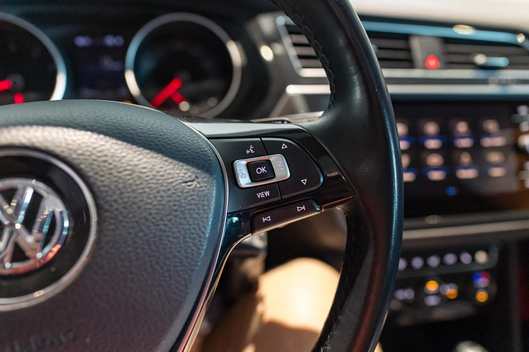 Volkswagen Tiguan 1.5 TSI DSG | Pano Dak | Carplay | ACC | Zetelverw