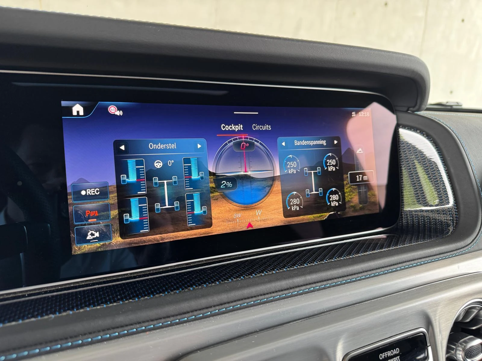Mercedes-Benz-G-Klasse-image-15