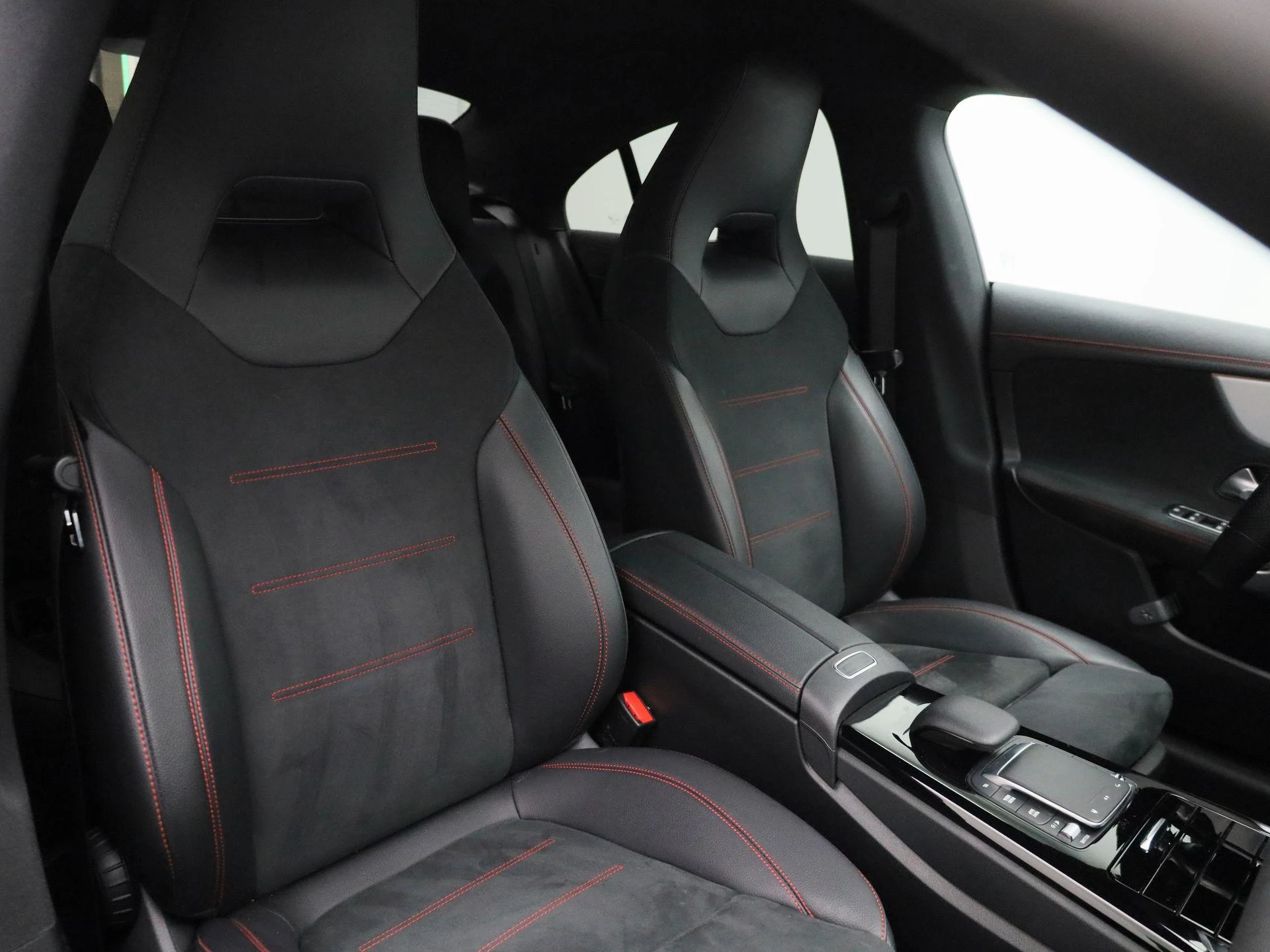 Mercedes-Benz-CLA-image-42