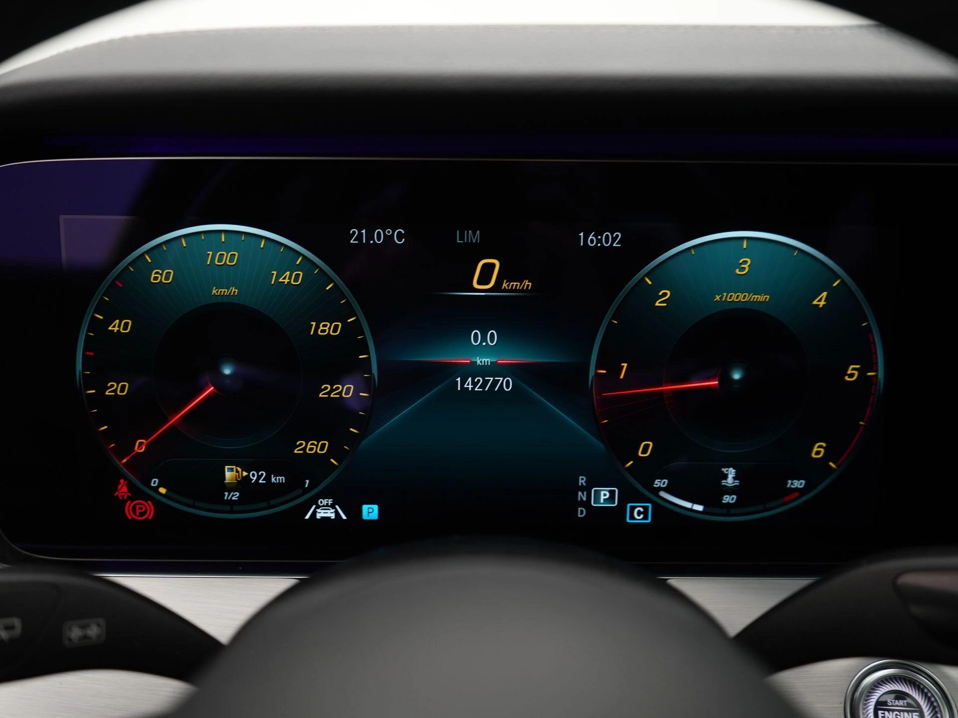 Mercedes-Benz-E-Klasse-image-25