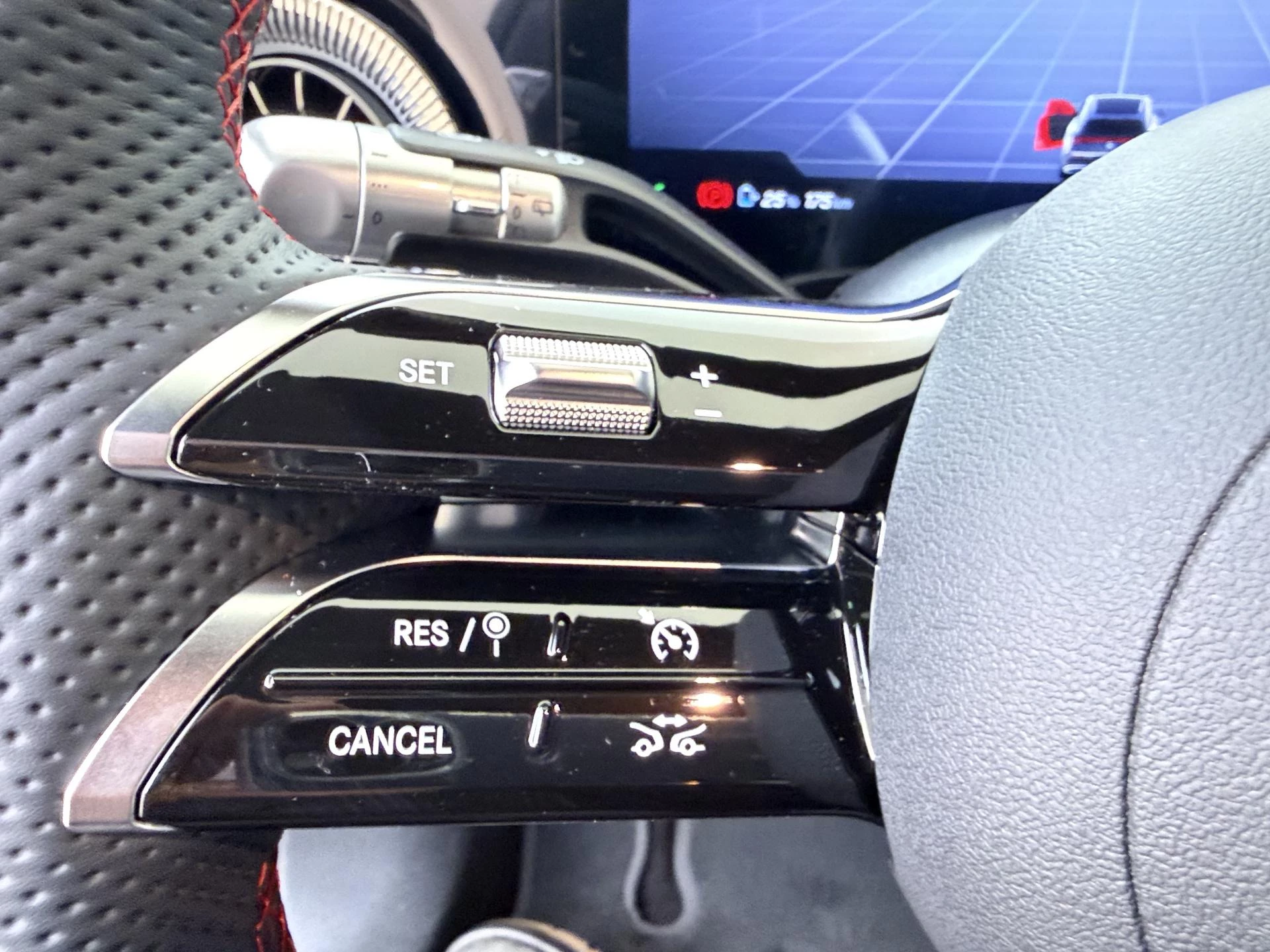 Mercedes-Benz-CLA-image-12