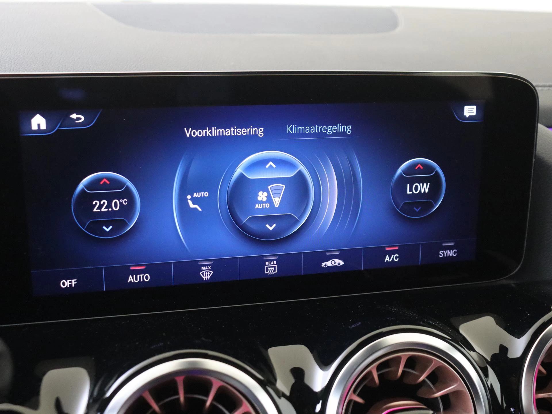 Mercedes-Benz-EQA-image-22