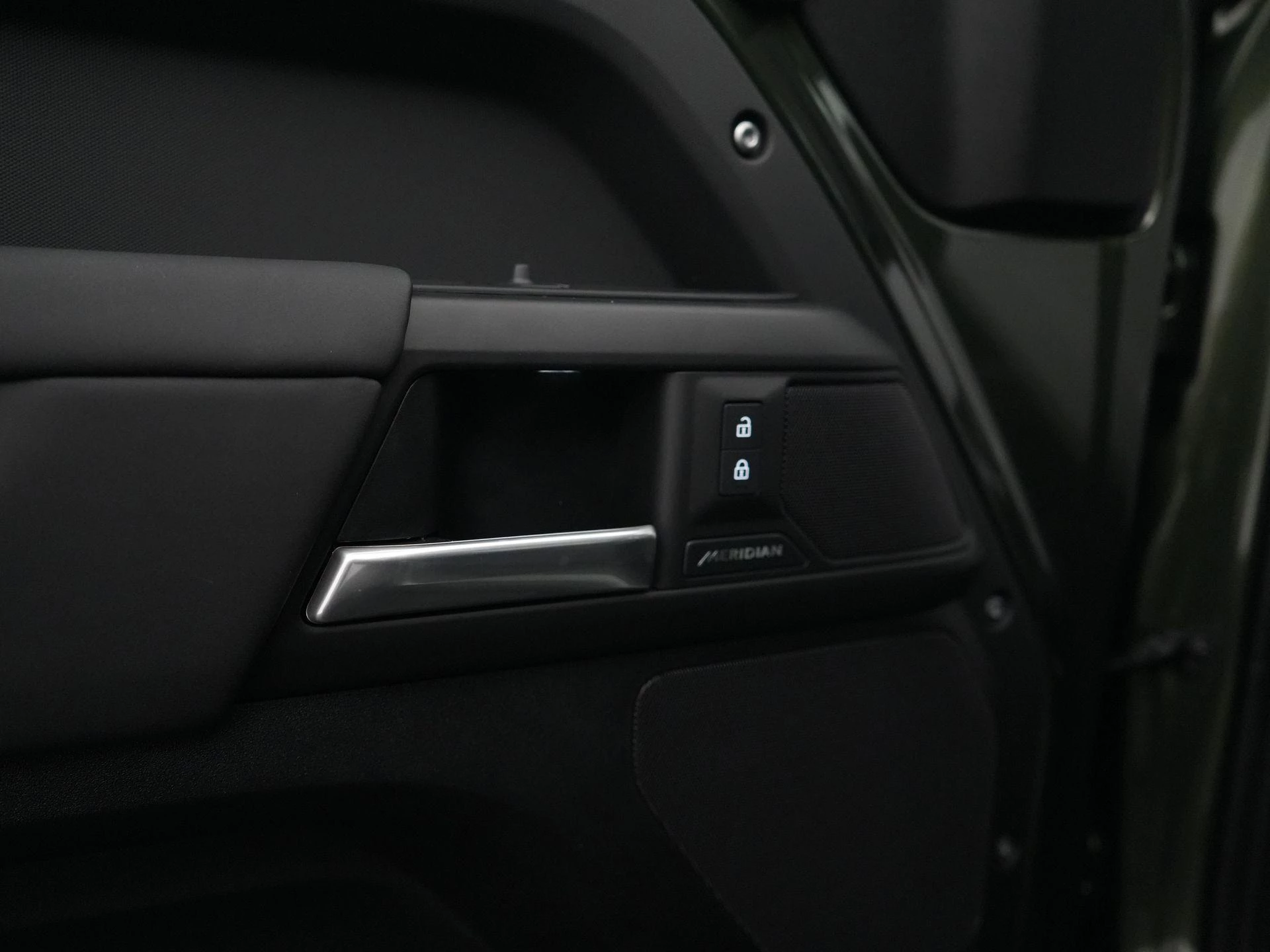 Land Rover-Defender-image-32