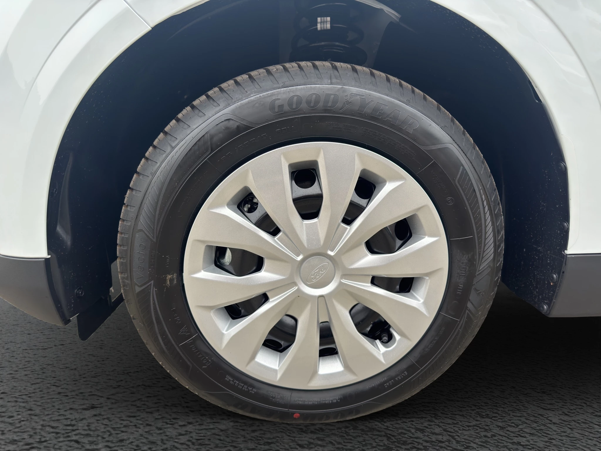 Ford-Transit Courier-image-8