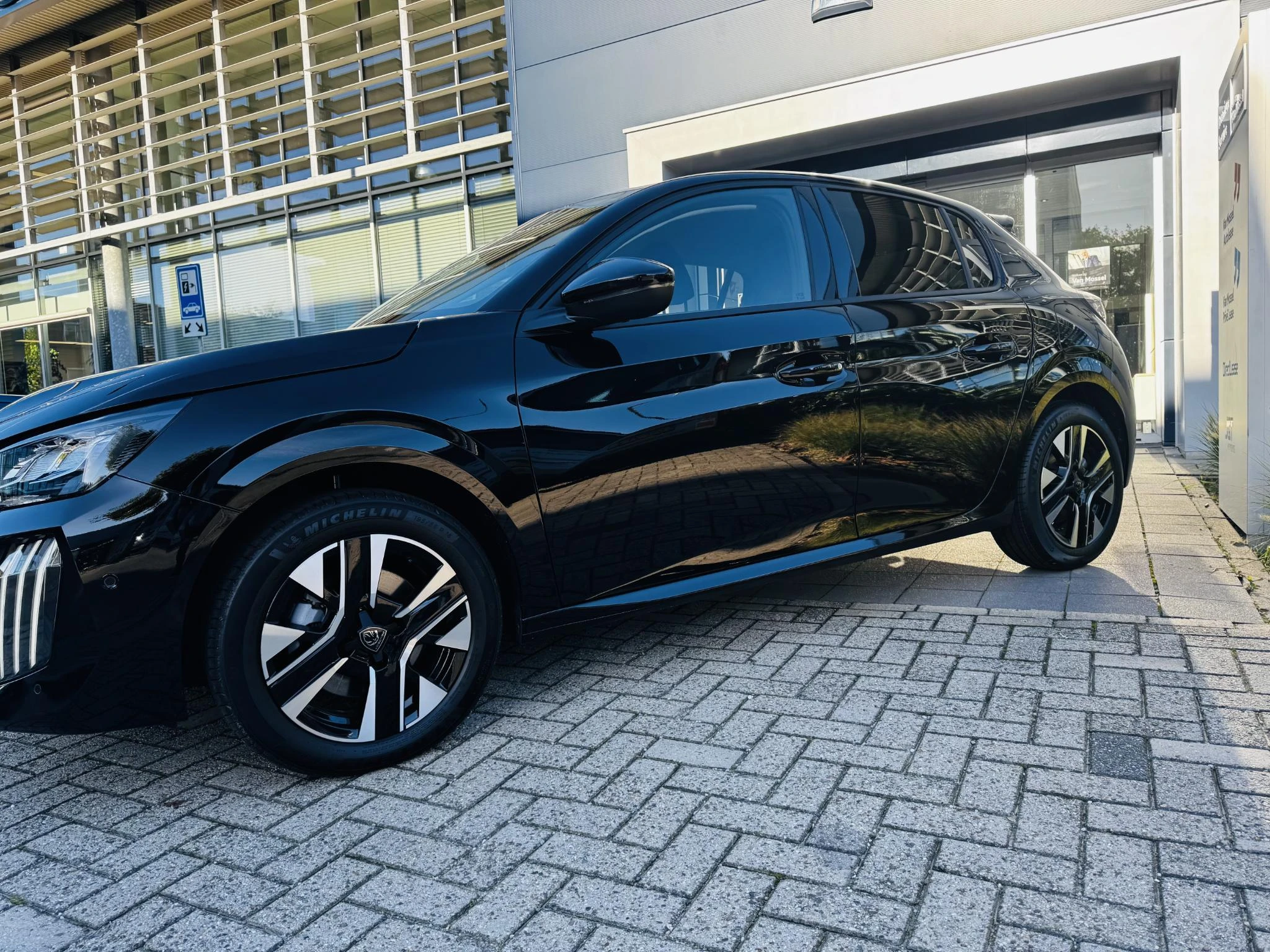 Peugeot-208-image-6