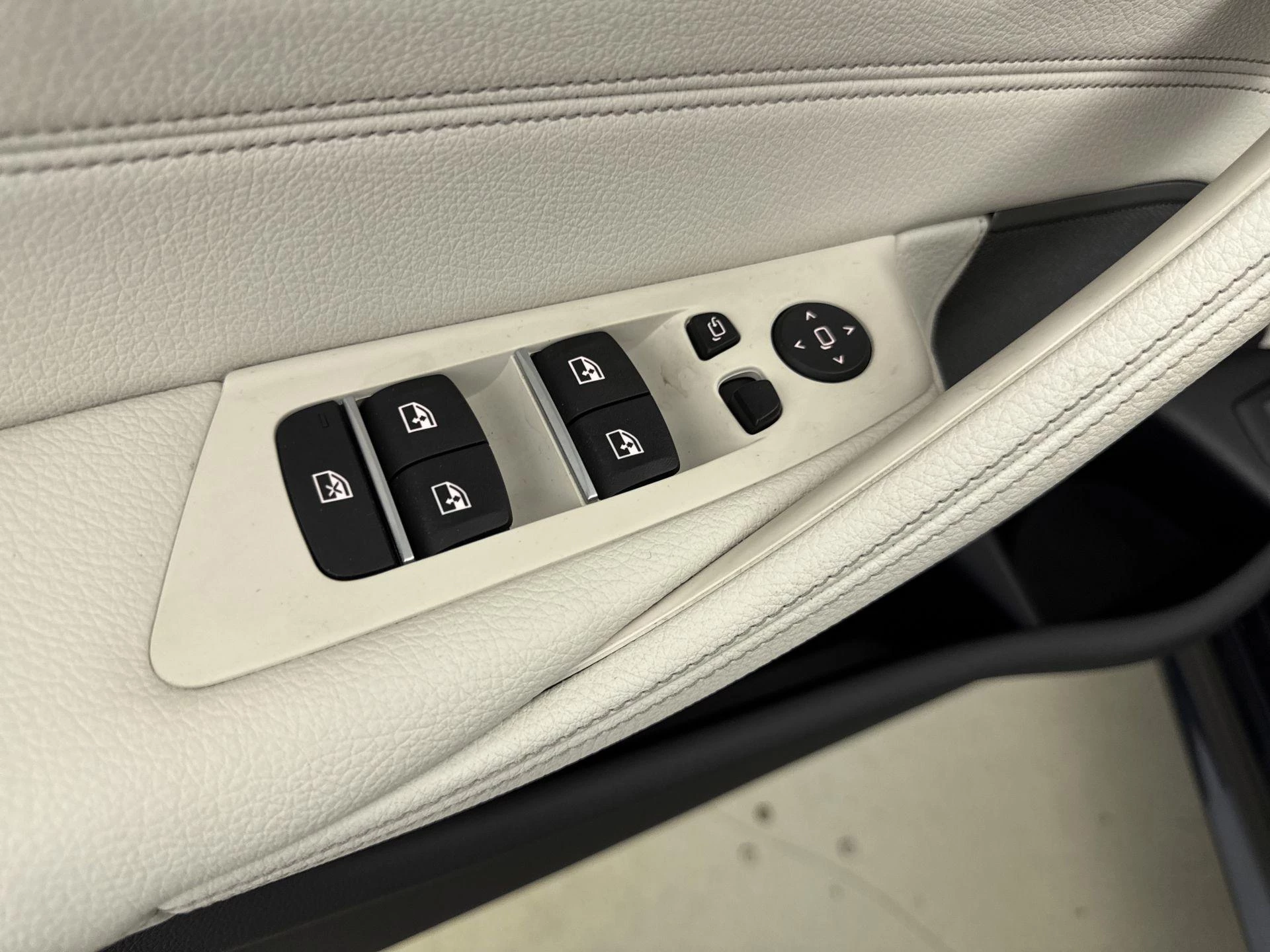 BMW-5 Serie-image-12