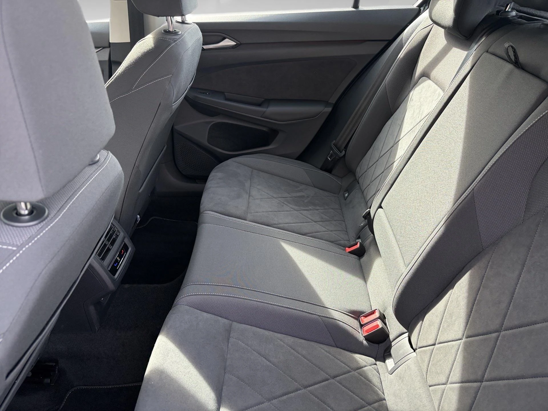 Volkswagen-Golf-image-10
