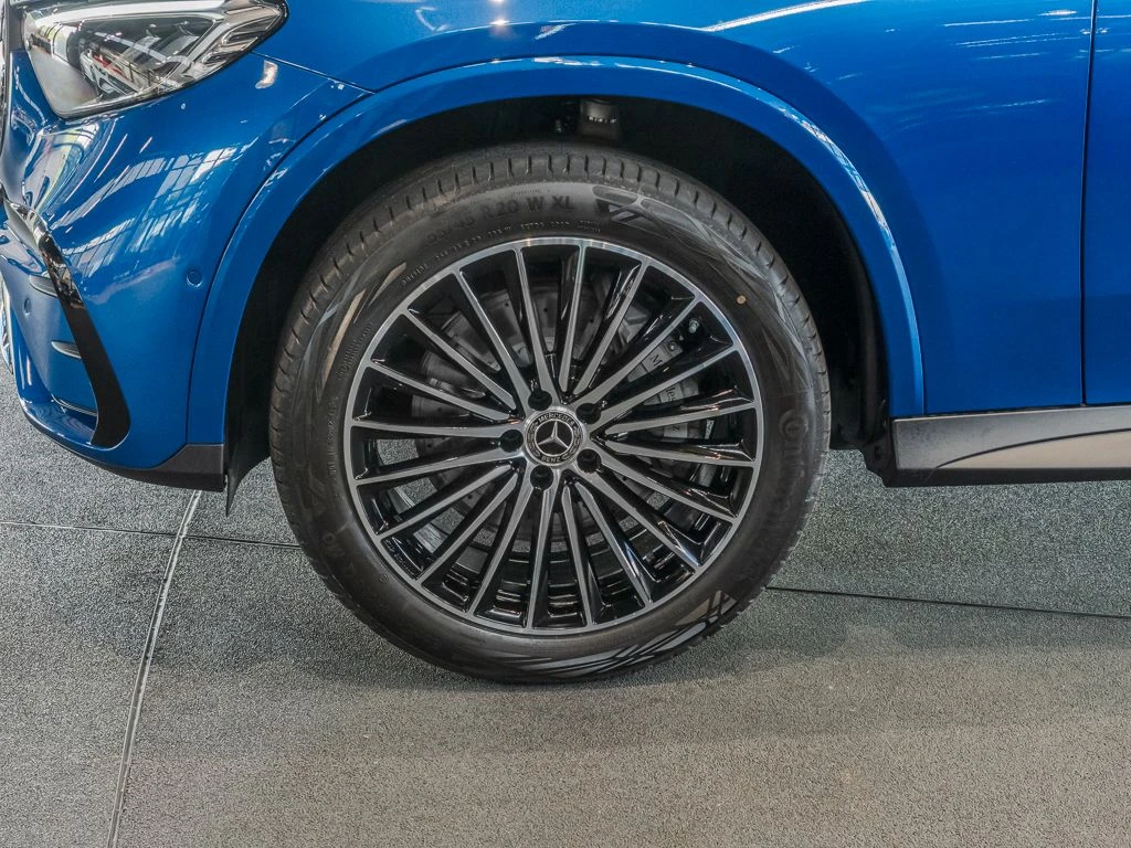 Mercedes-Benz-GLC 300 de-image-5