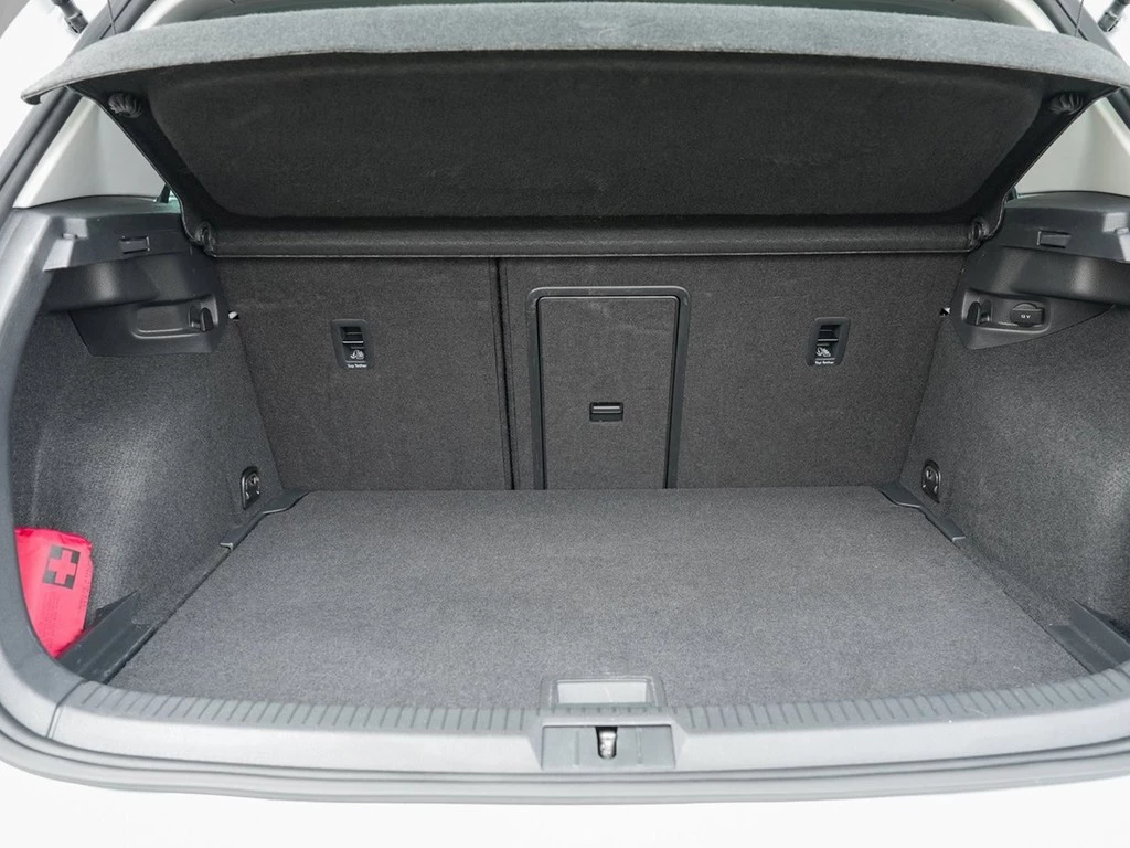 Volkswagen Golf 1.5 TSI Highline R-Line *LED*Navi*PDC*Climatronic*Sitzheizung*17" Alufelgen*