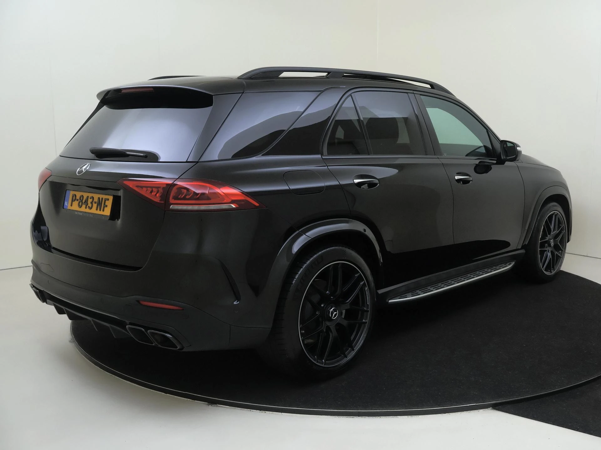 Mercedes-Benz-GLE-image-1