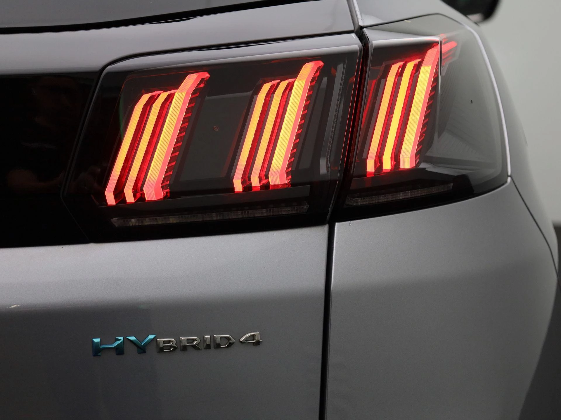 Peugeot 3008 1.6 HYBRID4 300 e-Auto8 GT