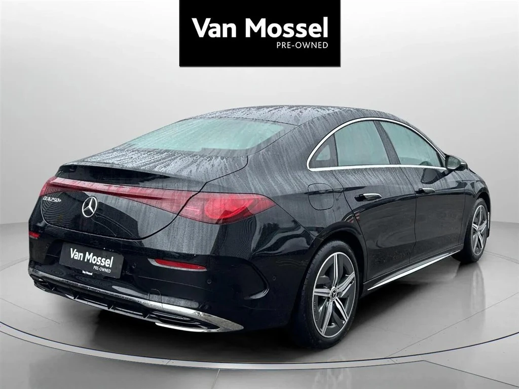 Mercedes-Benz-CLA-image-4