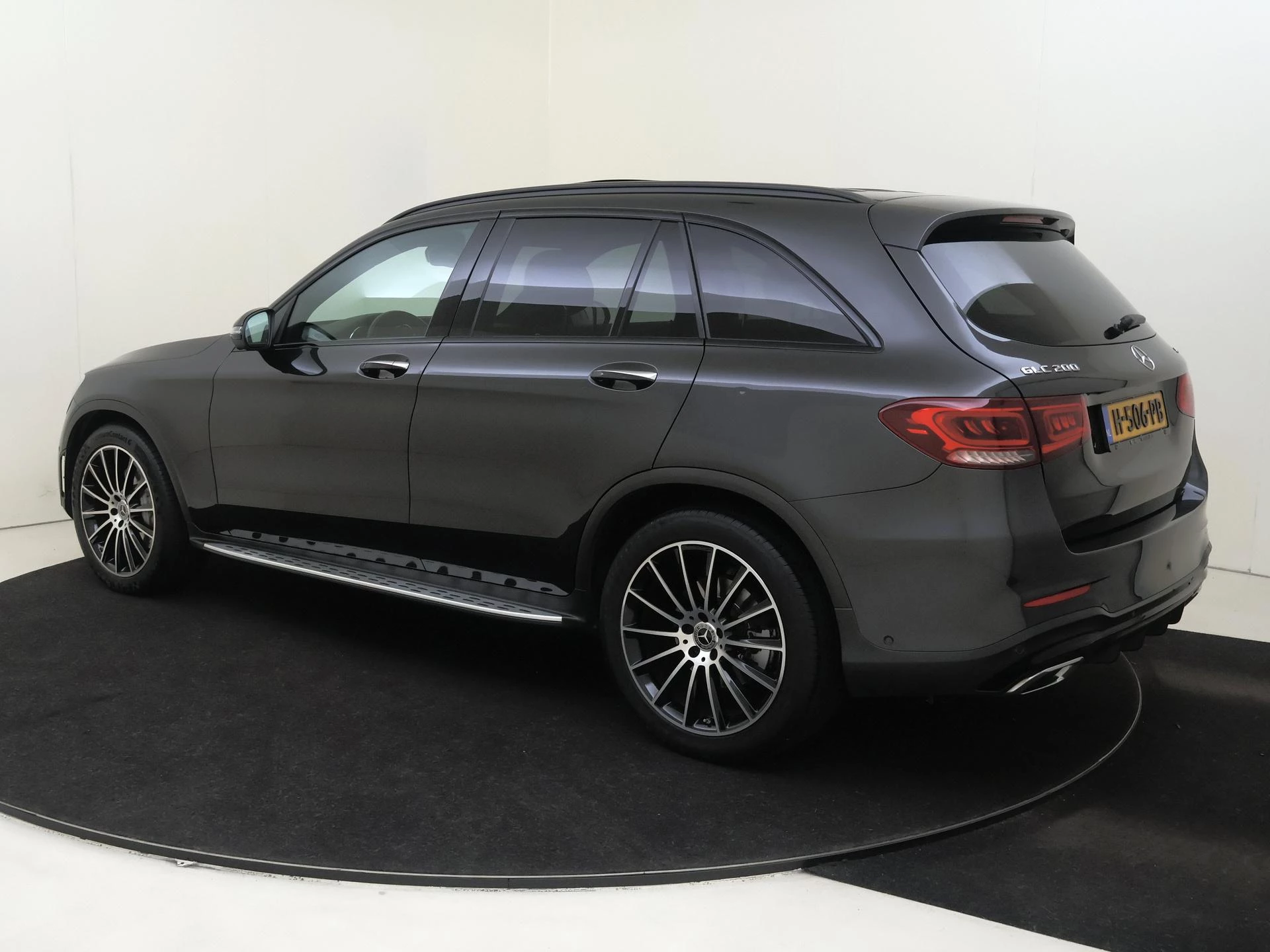 Mercedes-Benz-GLC-image-2