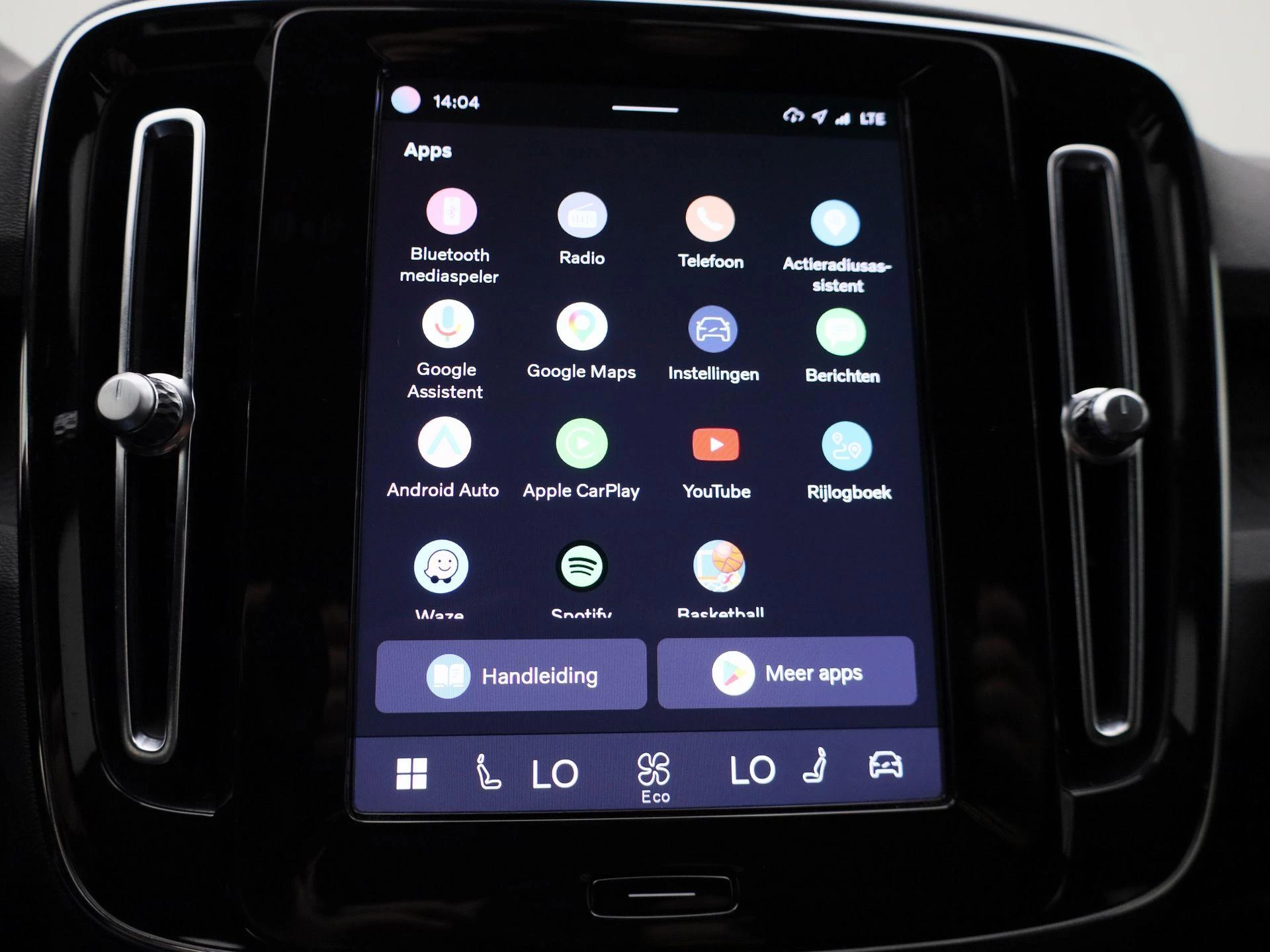 Volvo-XC40-image-16