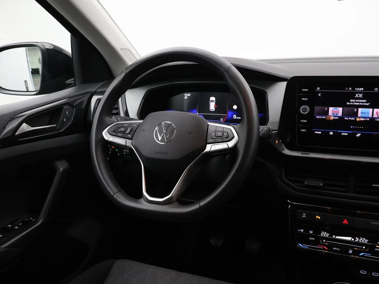 Volkswagen-T-Cross-image-10