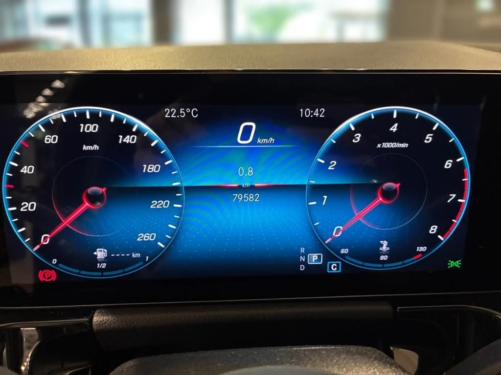 Mercedes-Benz-GLA 250-image-6