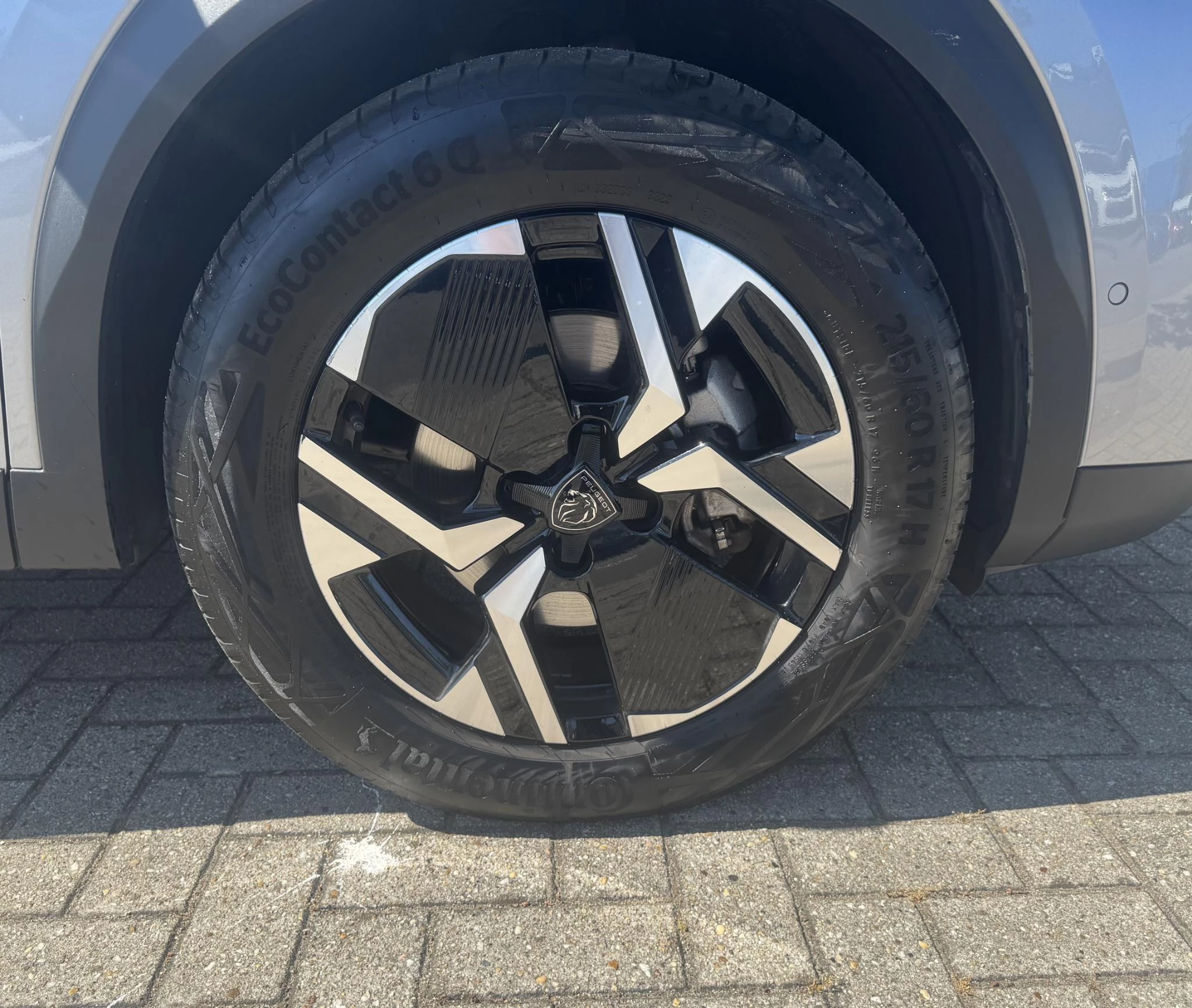 Peugeot e-2008 EV Allure 54 kWh