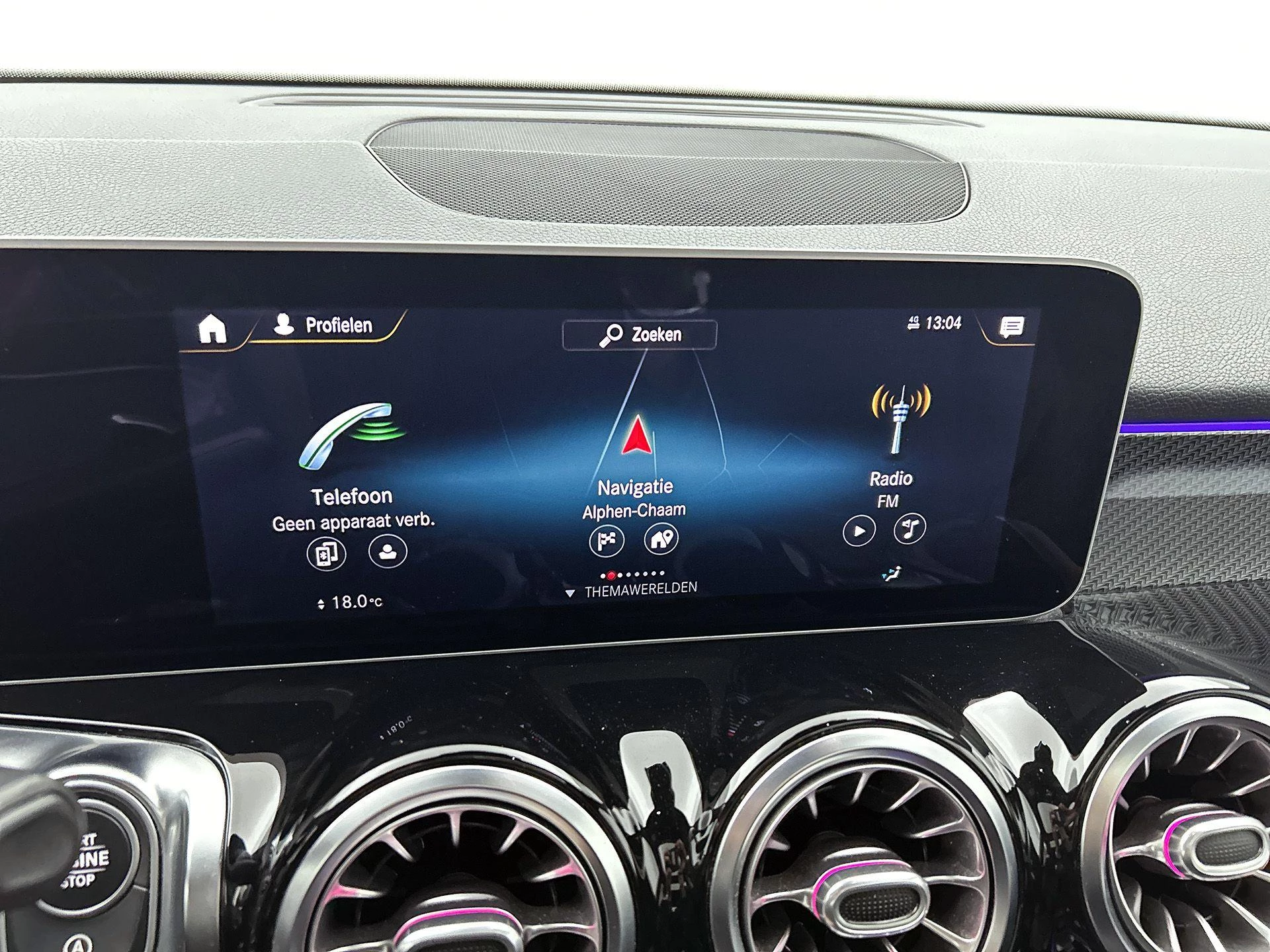Mercedes-Benz-GLB-image-40