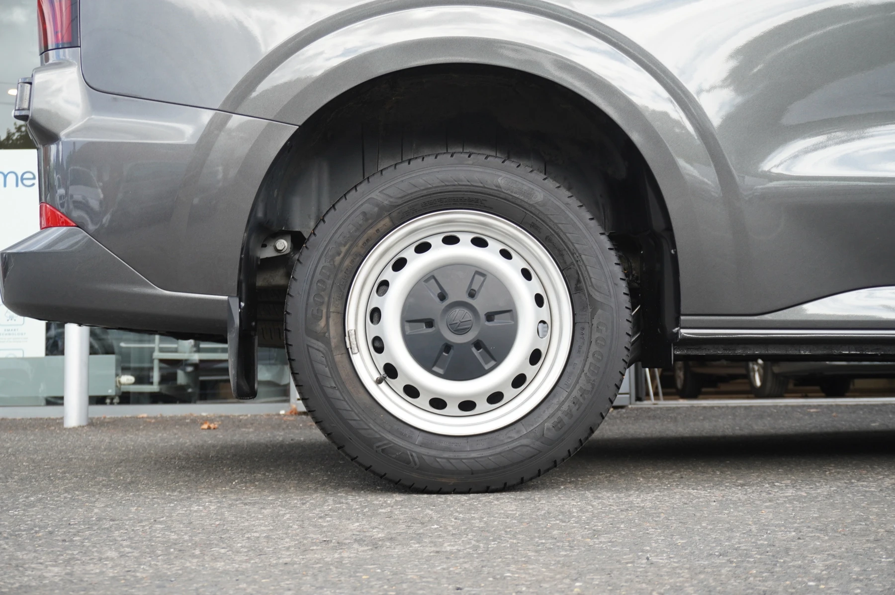 Volkswagen-Transporter-image-27