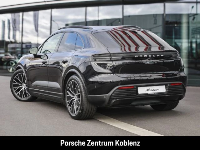 Porsche Macan 4 -