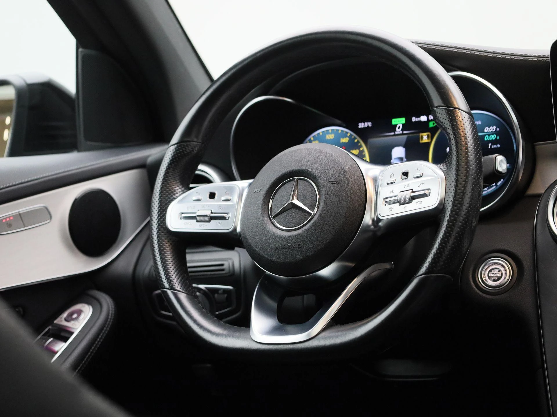 Mercedes-Benz-GLC-image-38