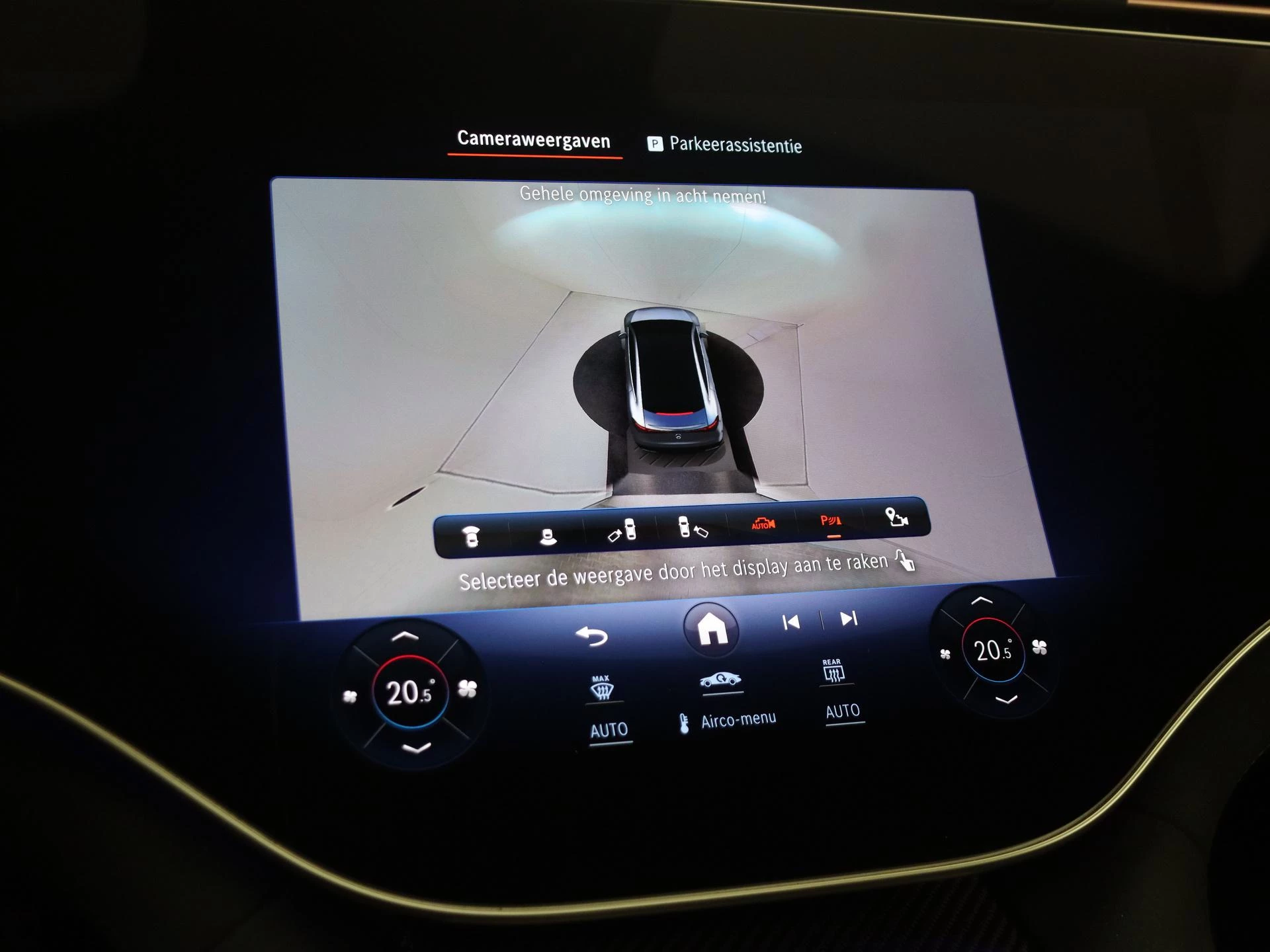Mercedes-Benz-EQE-image-25