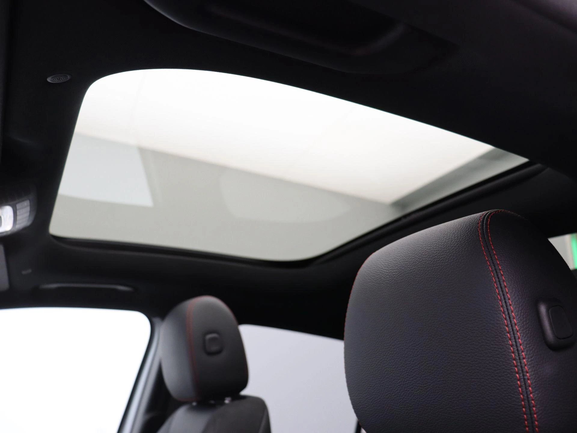 Mercedes-Benz EQA 250+ STAR EDITION + AMG + PANO DAK + BURMESTER + TREKHAAK + HEAD UP