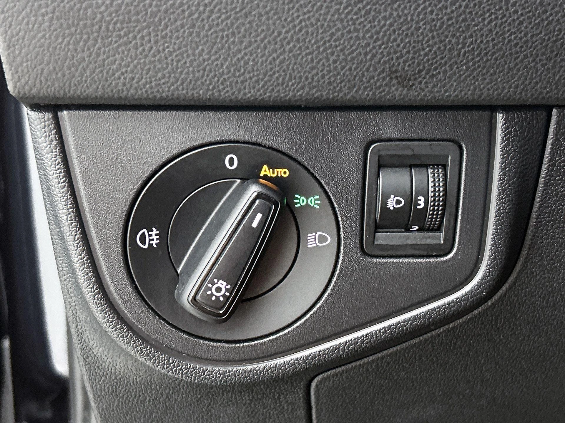 Volkswagen-Polo-image-14