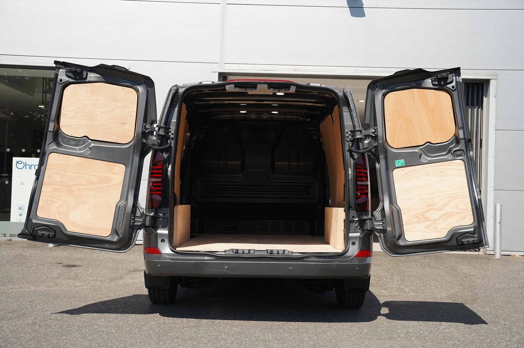 Volkswagen-Transporter-image-30