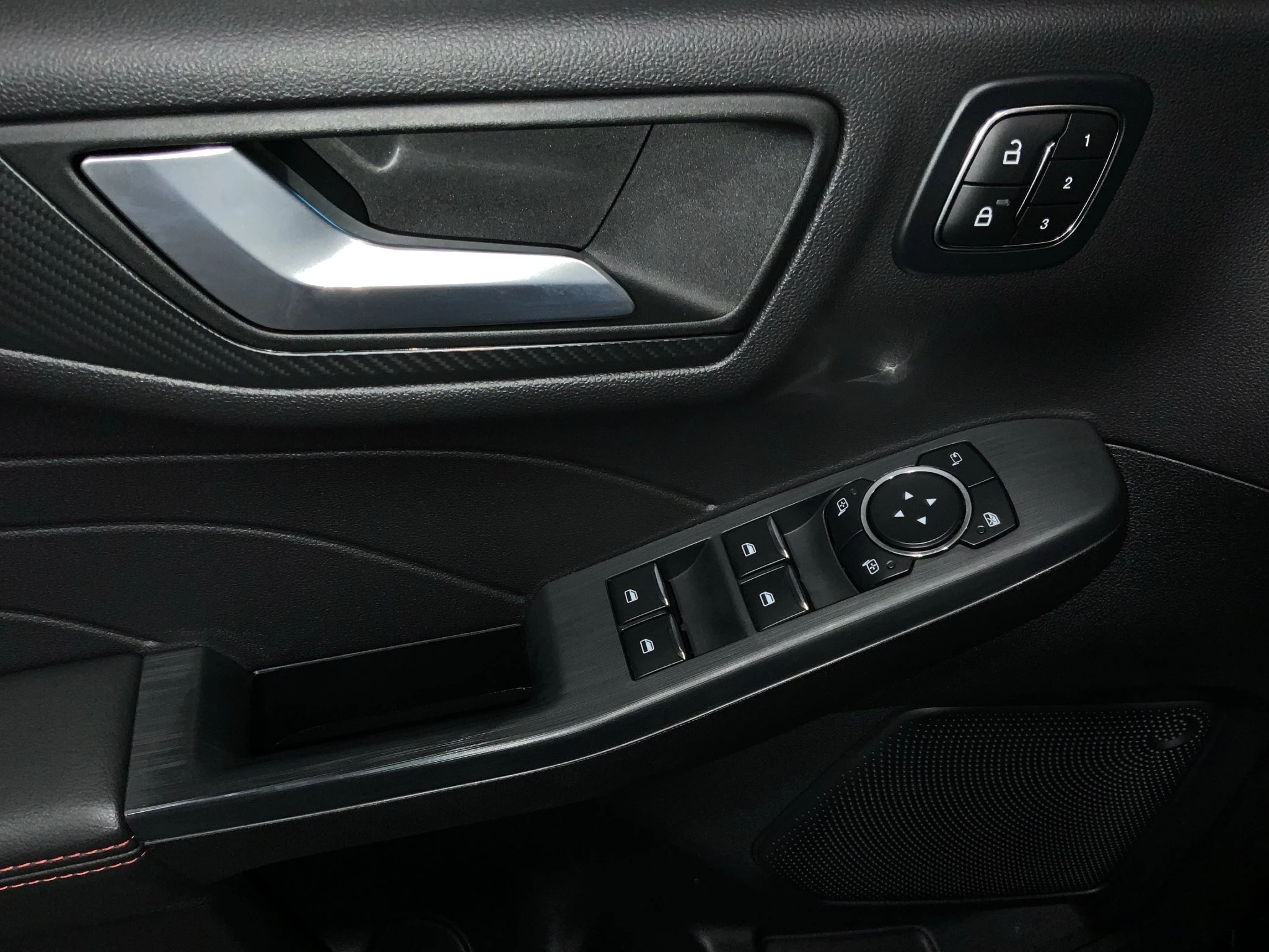 Ford Kuga ST-Line X Aut.*PANO*AHK*360GRAD*LED-MATRIX*NAVI*GRA*WINTER-PKT.