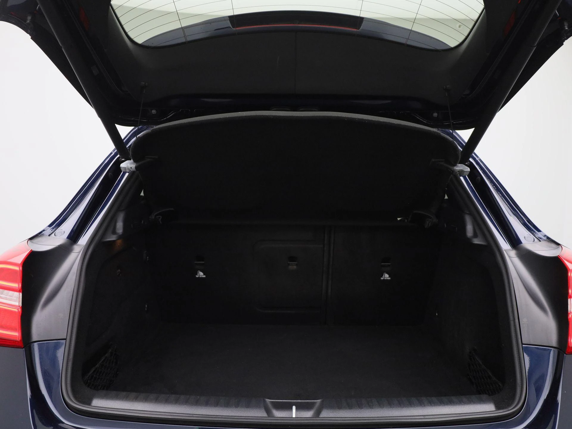 Mercedes-Benz-GLA-image-13