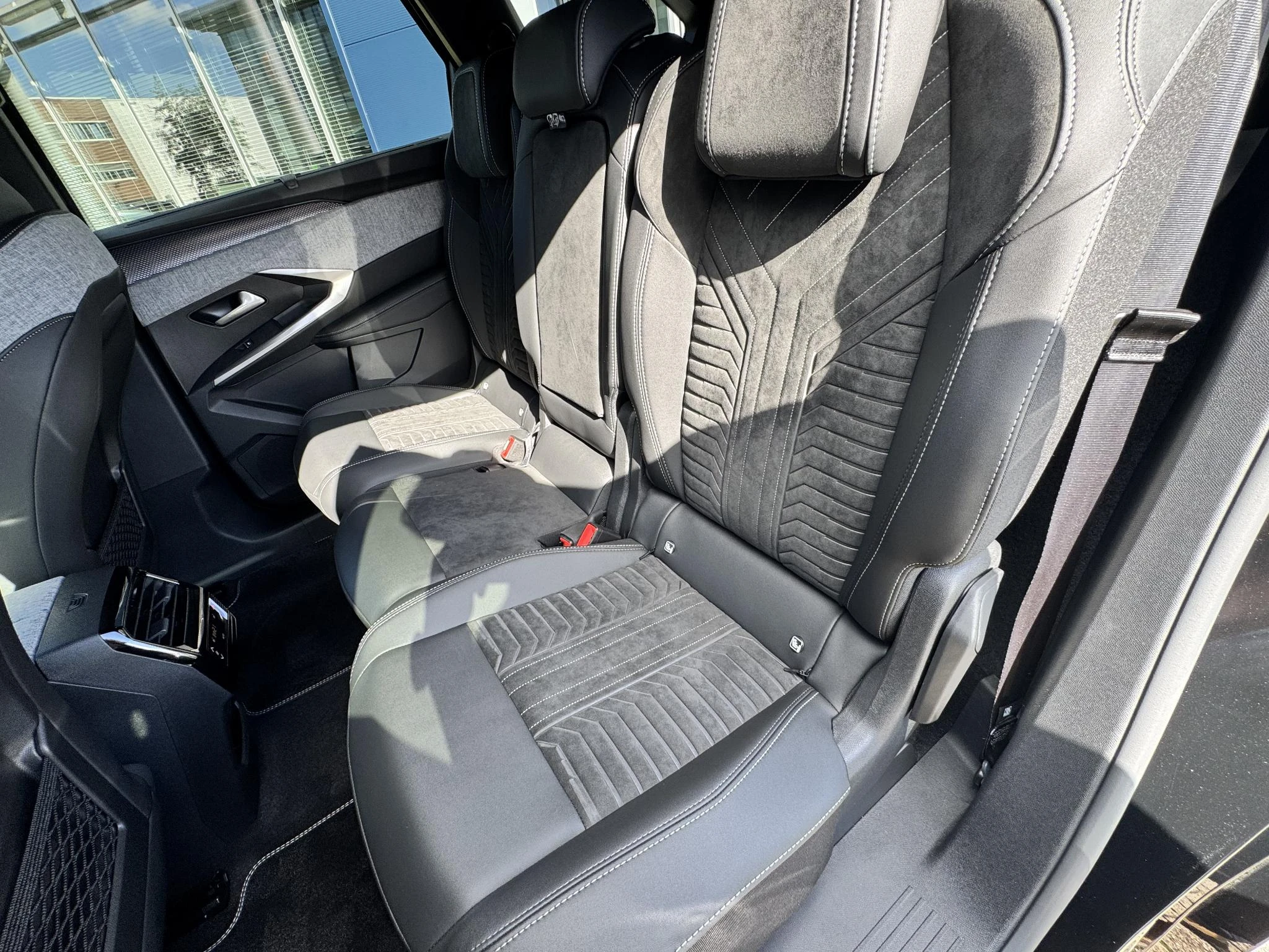 Peugeot-e-5008-image-33