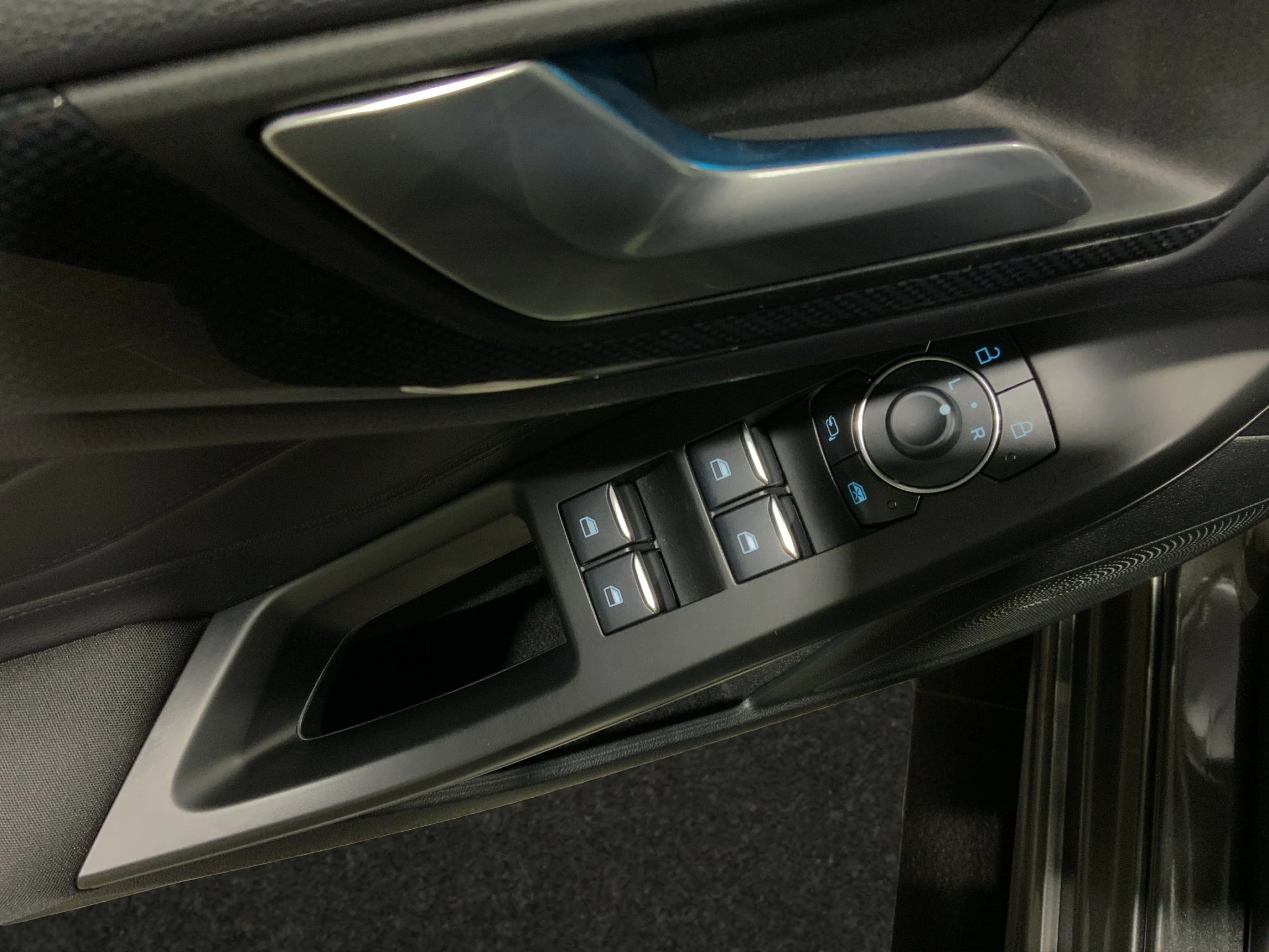 Ford Focus ST-Line X Turnier Aut.*AHK*ACC*HUD*KAM*NAVI*WINTER-PKT.