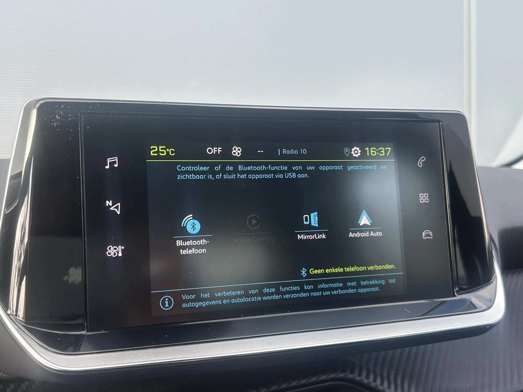 Peugeot-e-208-image-16