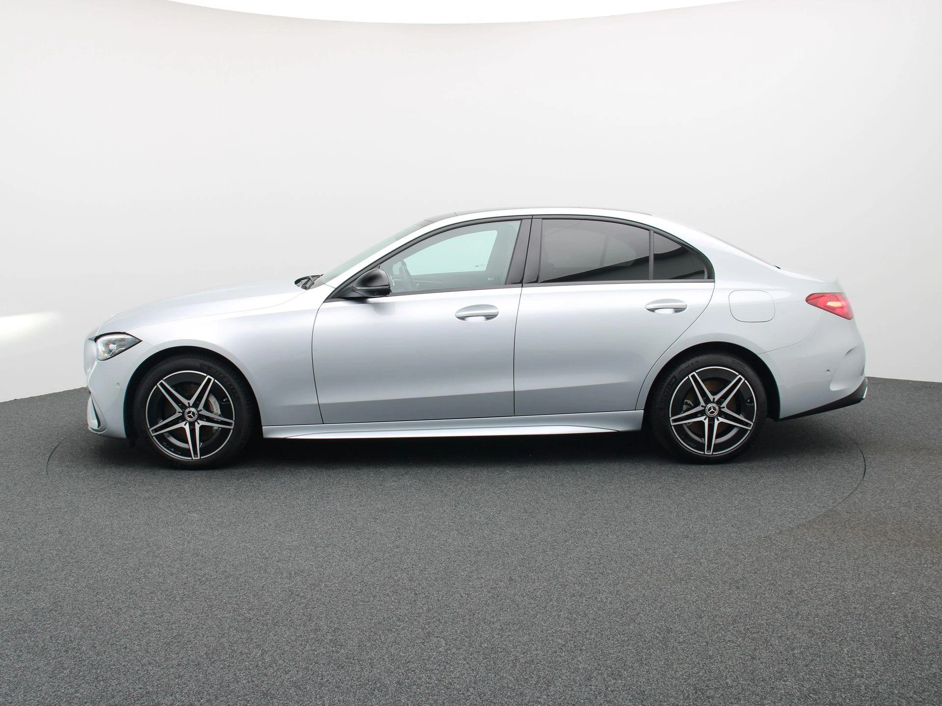 Mercedes-Benz-C-Klasse-image-3
