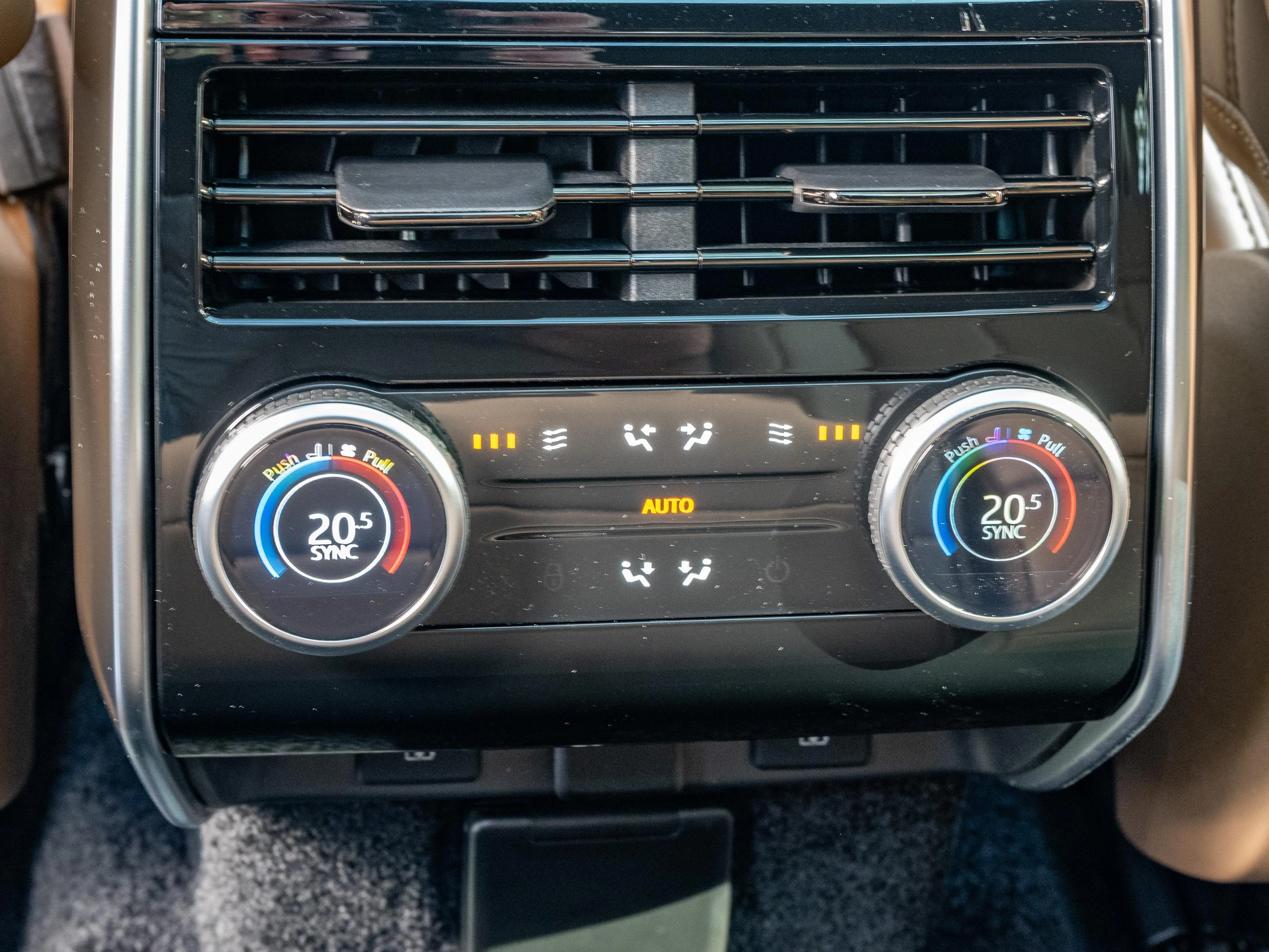Land Rover-Range Rover-image-27