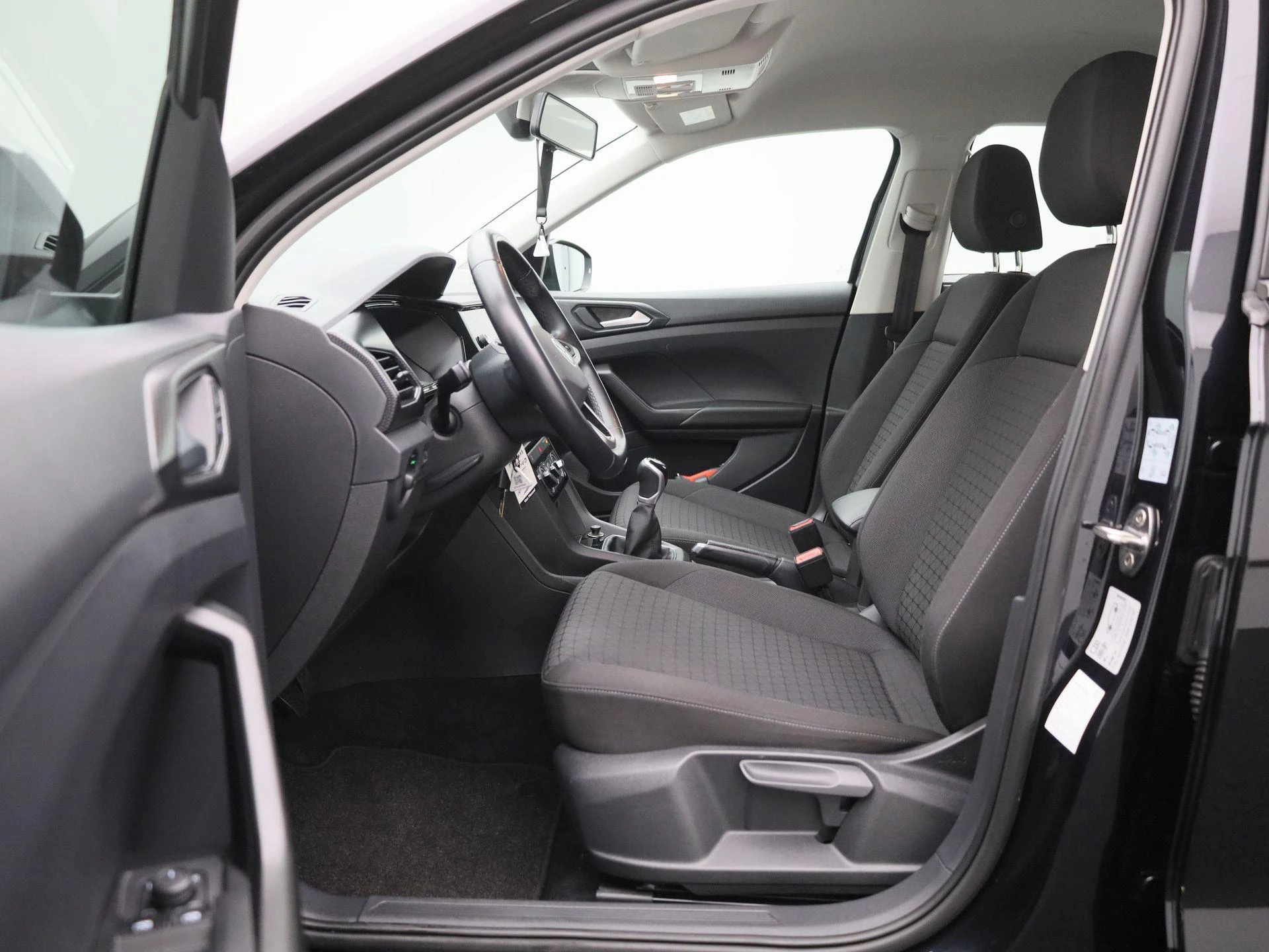 Volkswagen-T-Cross-image-10
