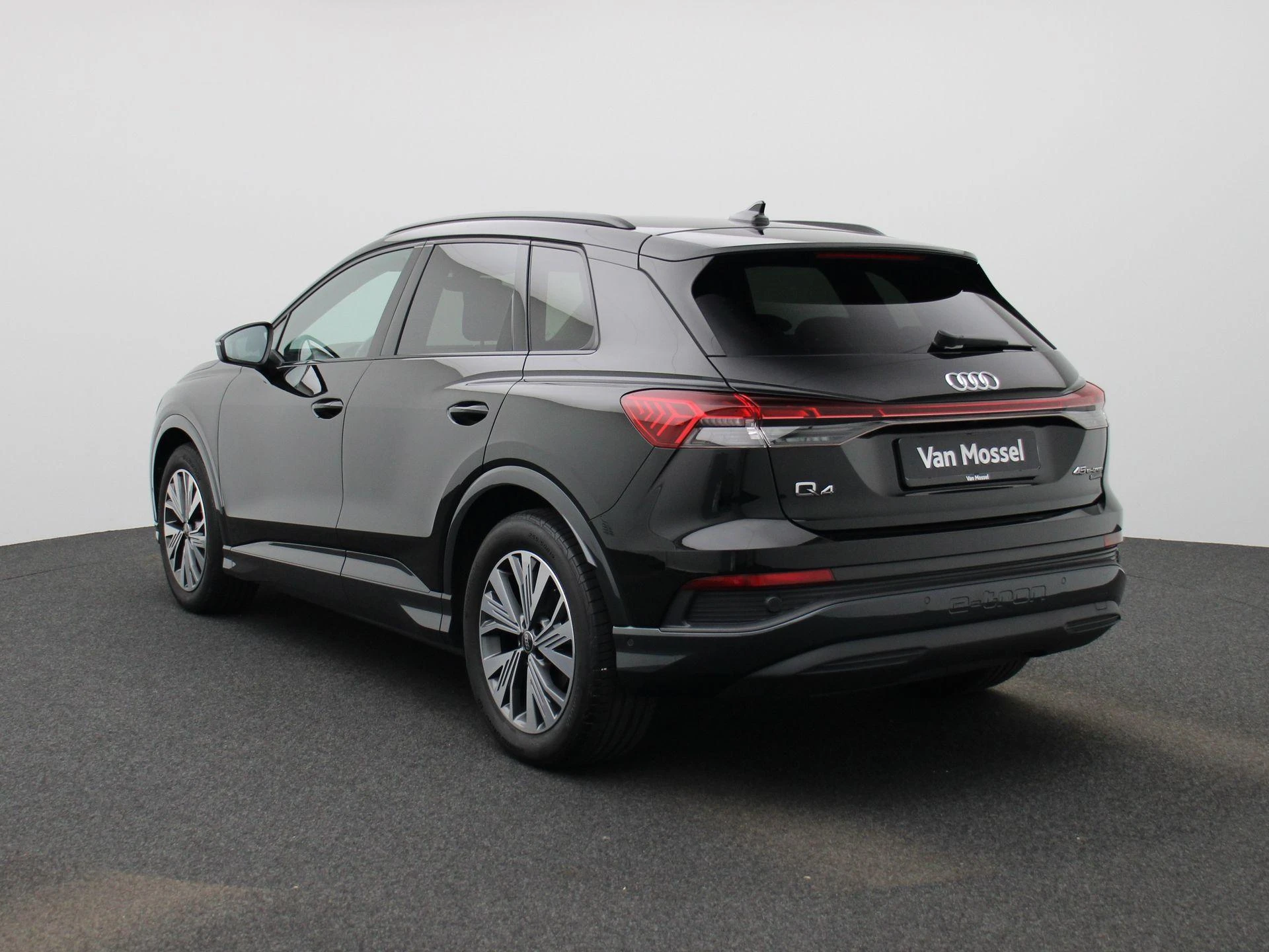 Audi-Q4 e-tron-image-2