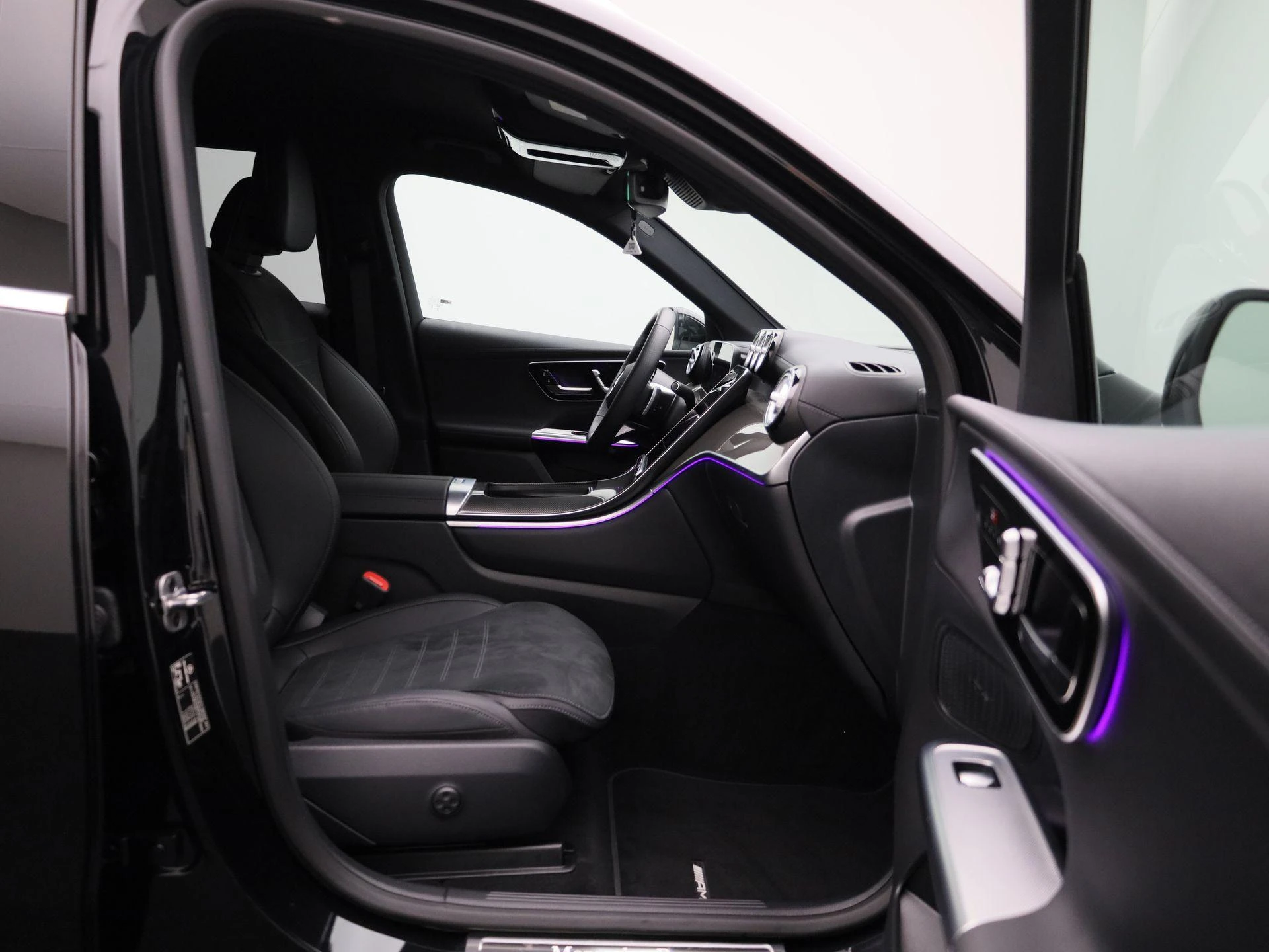 Mercedes-Benz-GLC-image-42