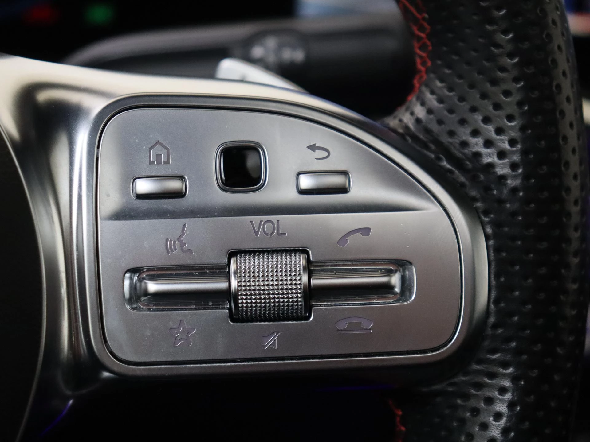 Mercedes-Benz-B-Klasse-image-13