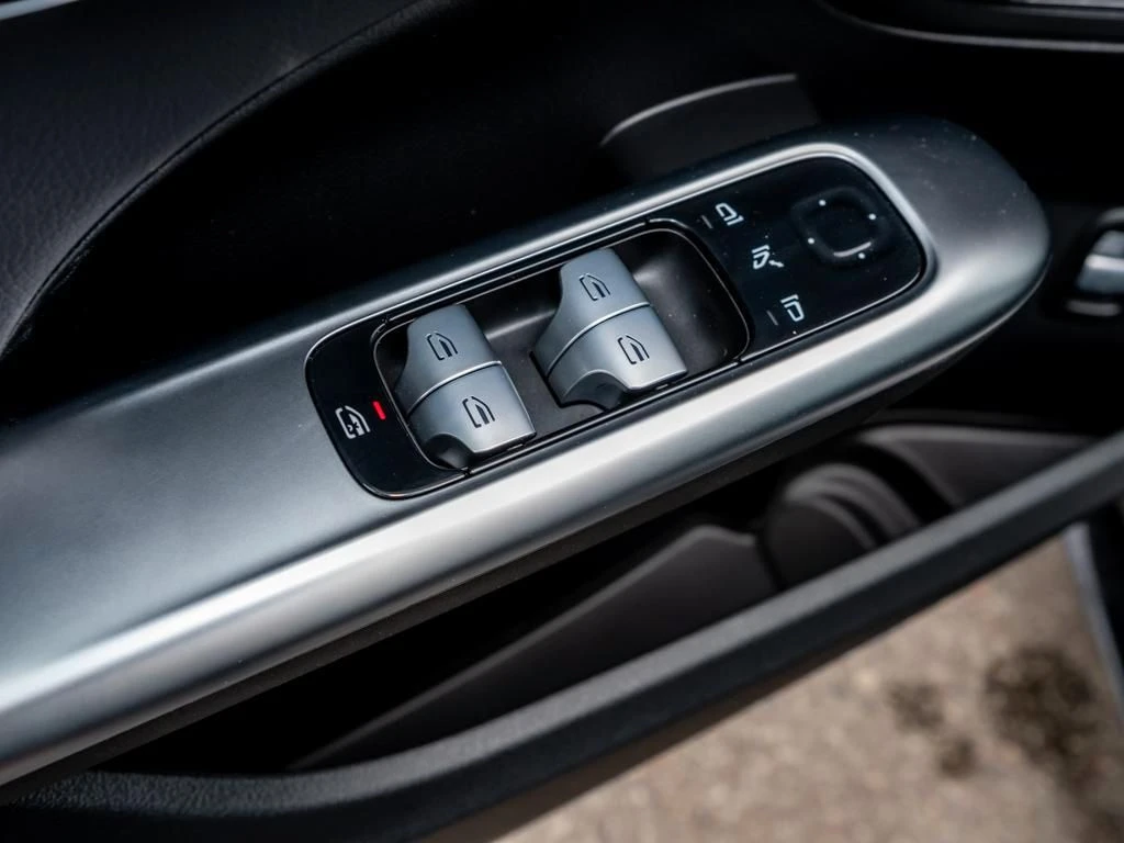 Mercedes-Benz-C-Klasse 300-image-14