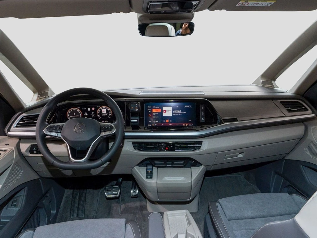 Volkswagen Multivan T7 2.0 TDI DSG Style lang AHK, IQ Light