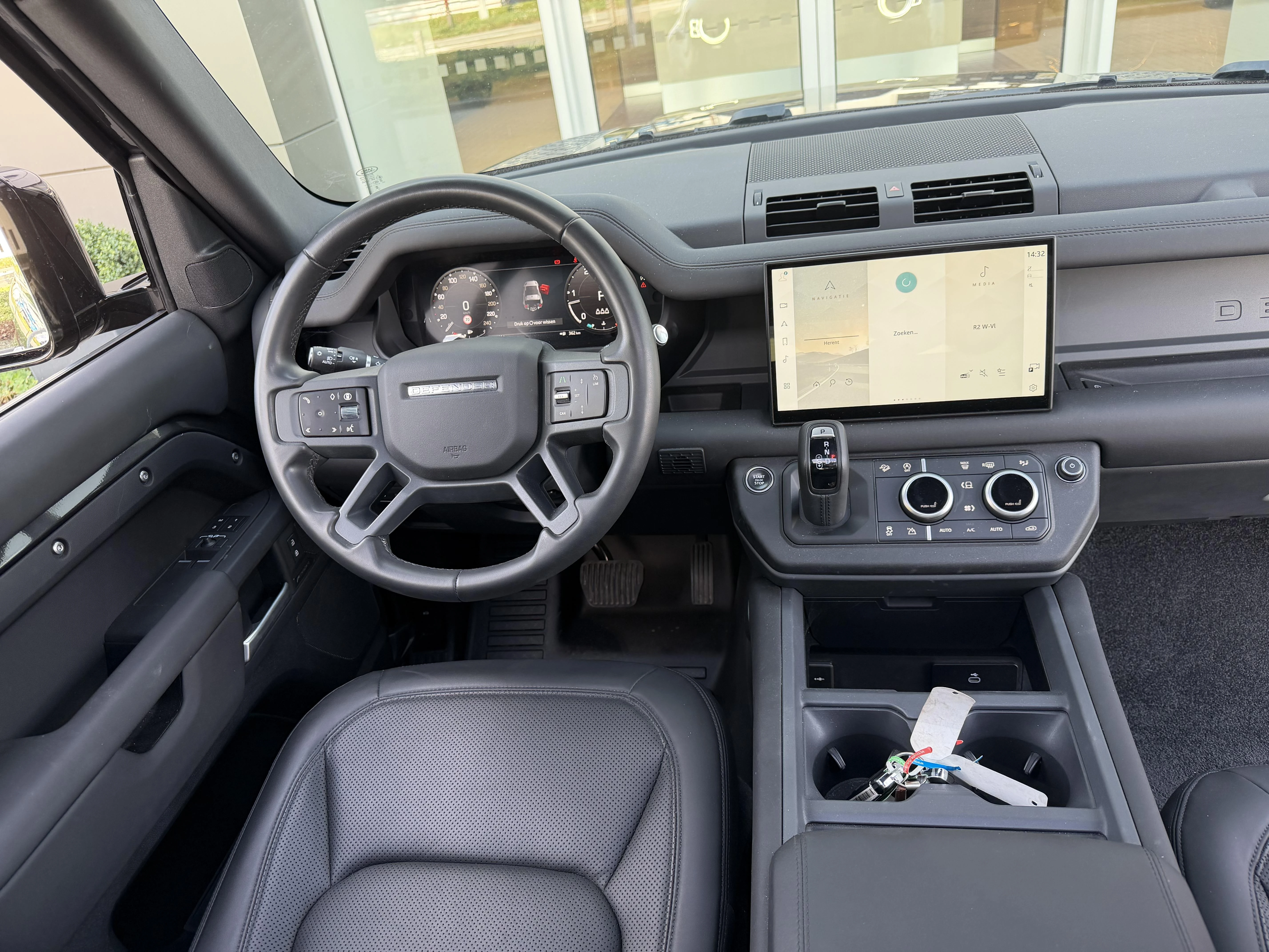 Land Rover-Defender-image-15