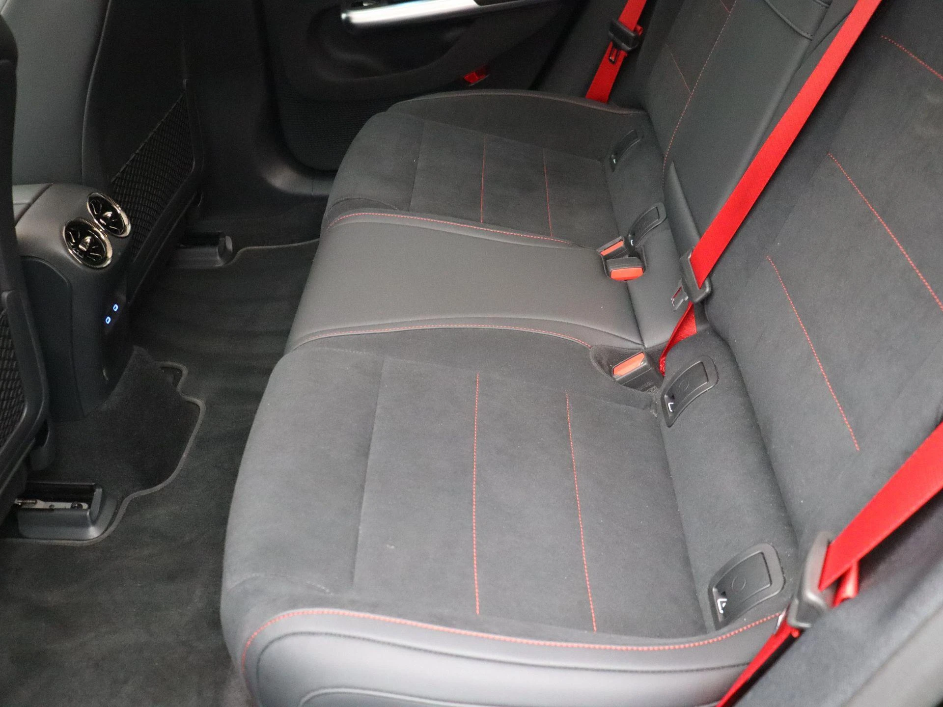 Mercedes-Benz-CLA-image-19