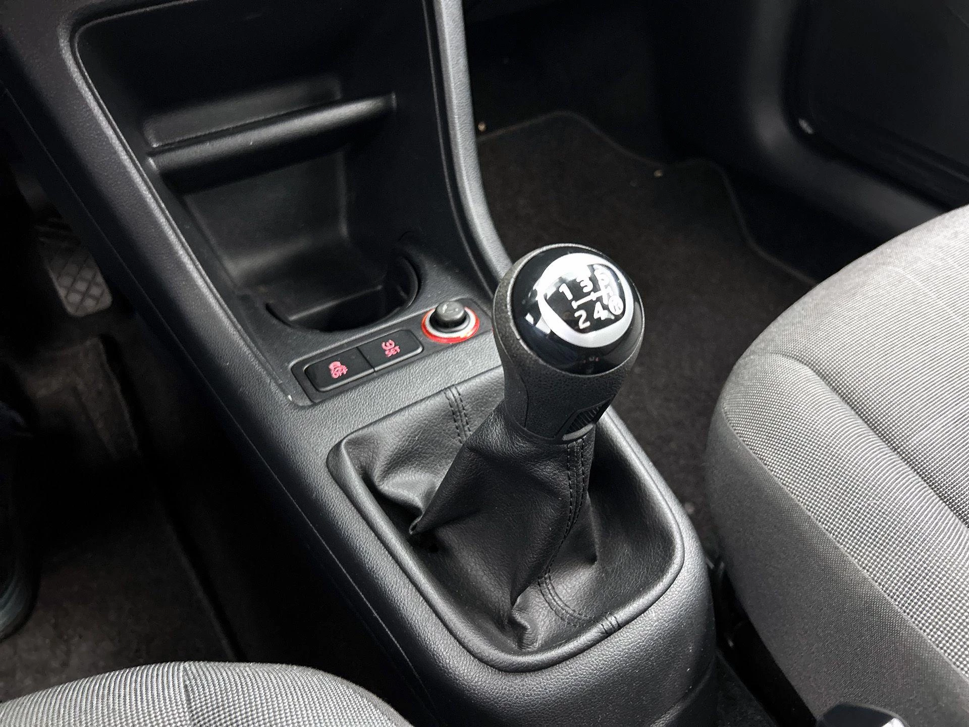 Volkswagen-up!-image-11